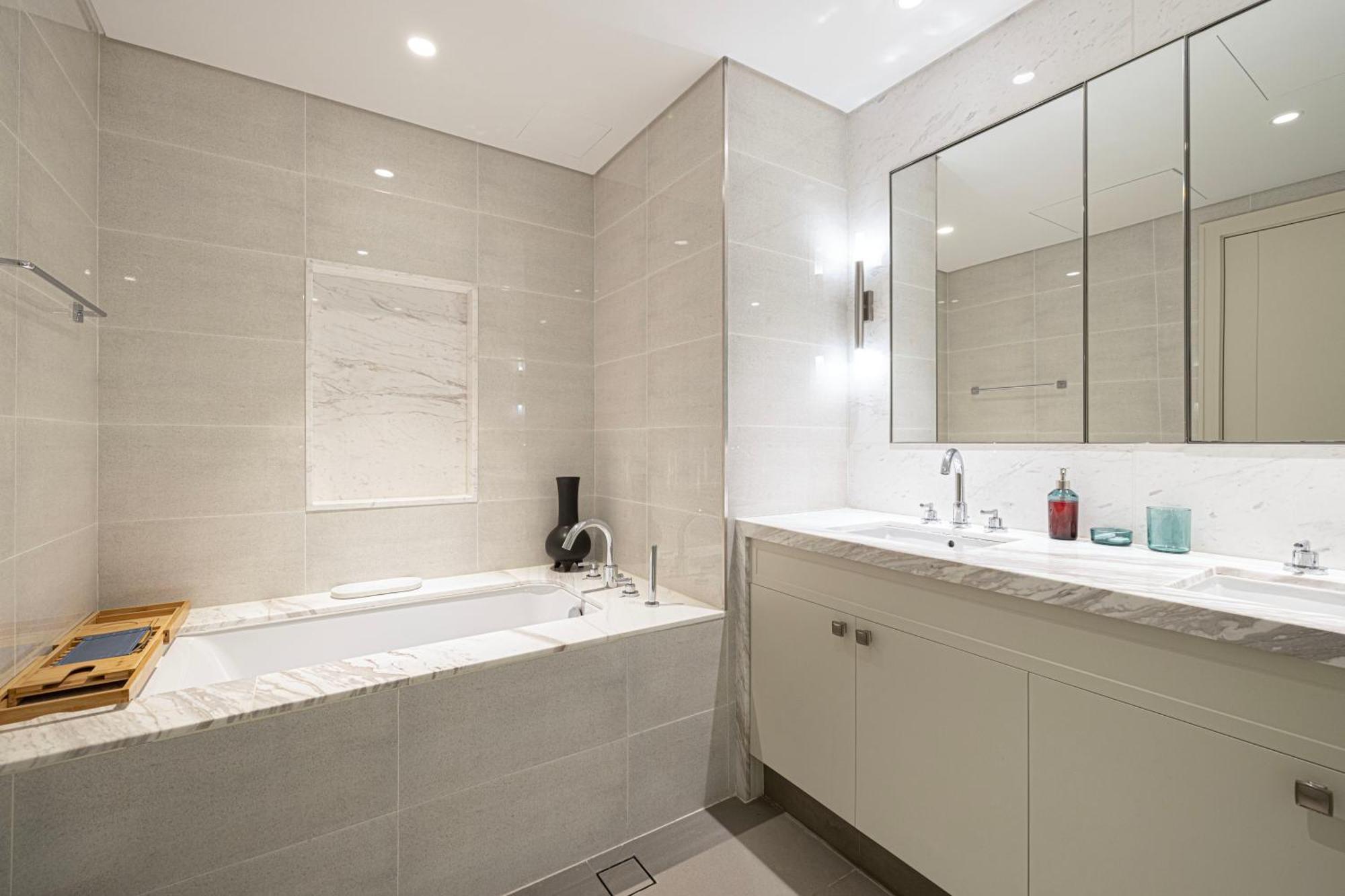 Stunning Burj & Fountain Views Luxury 2 Br *