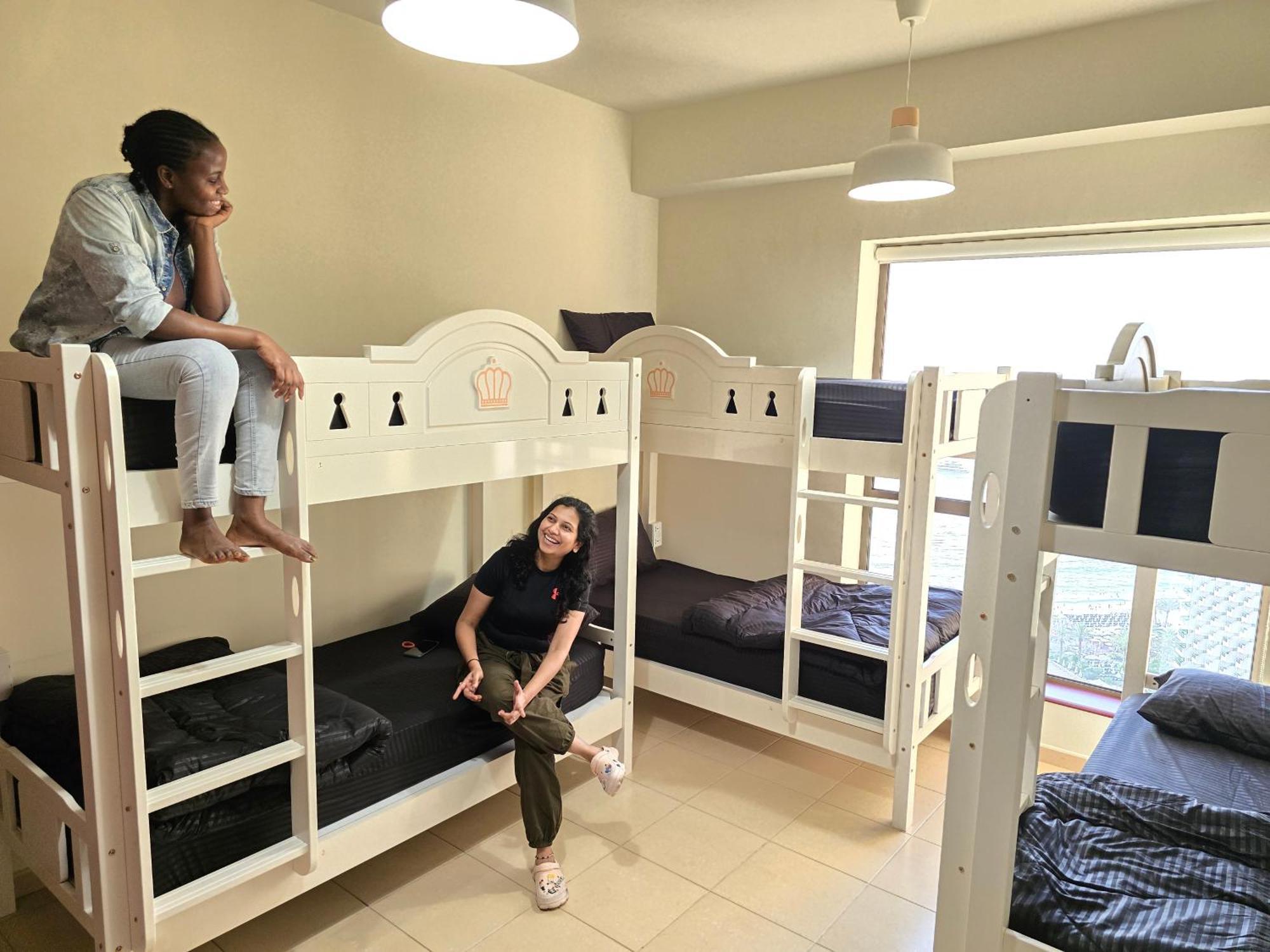 1 World, Premium Hostel, Jbr, Near Metro And Beach Daire *