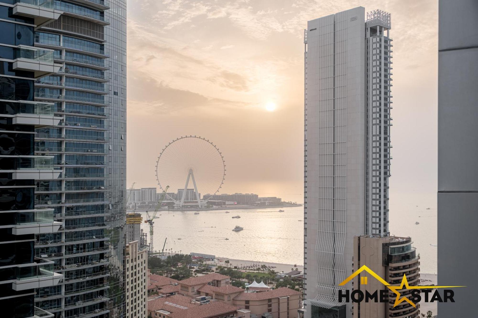 Marina & Views, Pool, Art Haven! Near Cafes Dubai