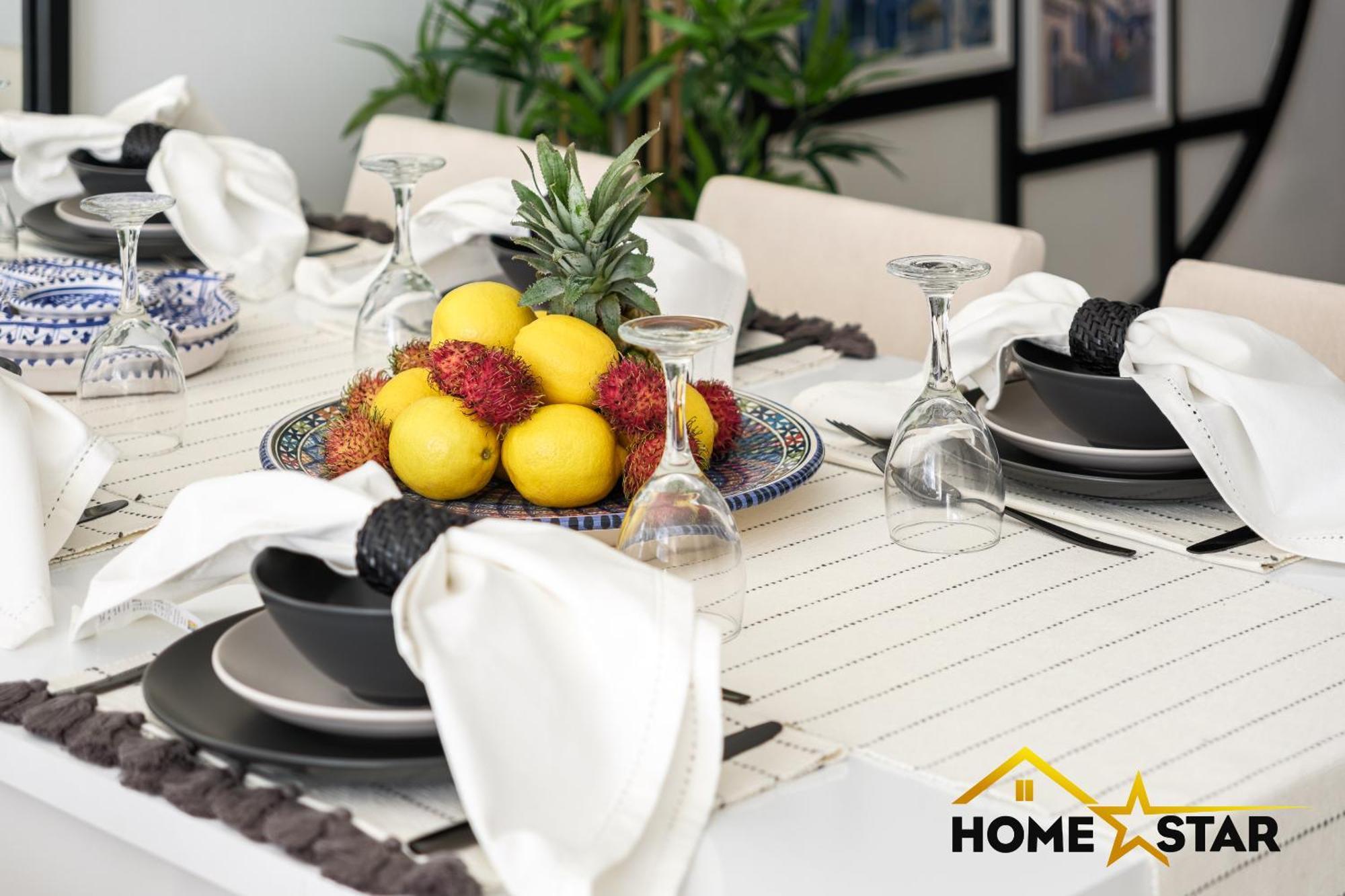 Apartment Marina & Views, Pool, Art Haven! Near Cafes