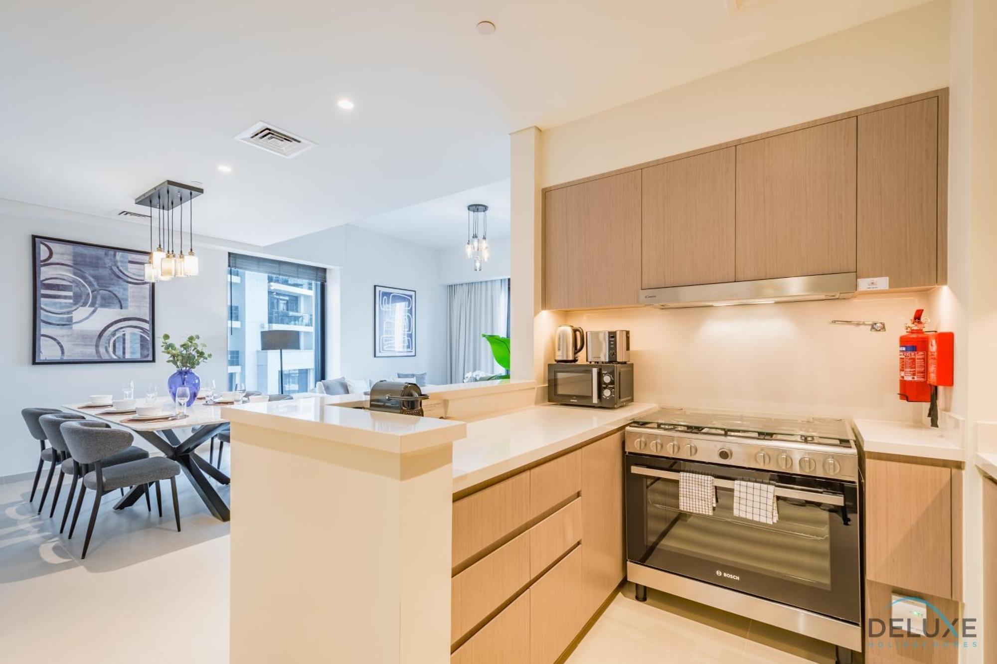 Sumptuous 3br With Assistant At Act One Act Two Tower 2 In Downtown By Deluxe Homes Apartment Dubai