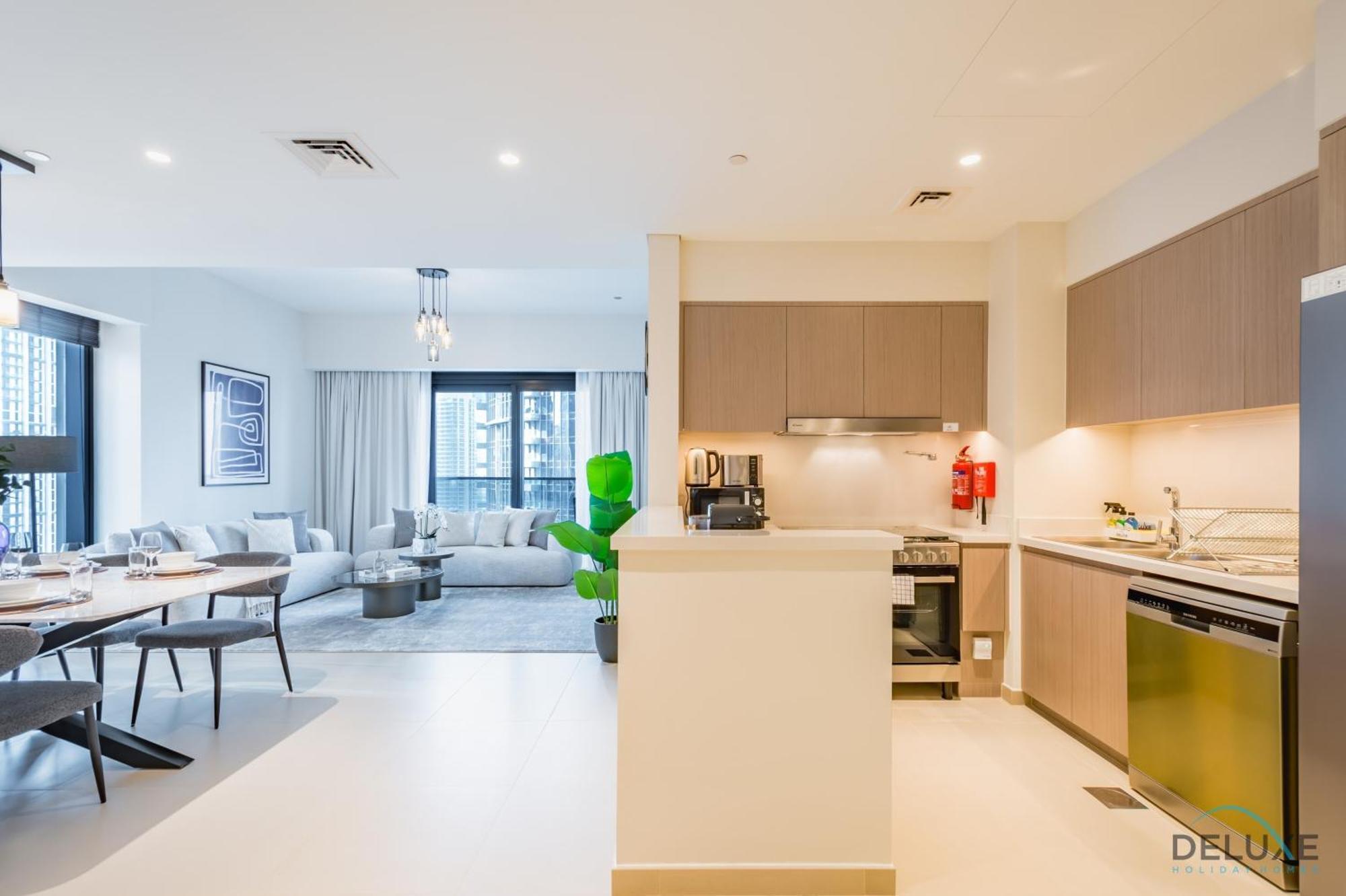 Sumptuous 3br With Assistant At Act One Act Two Tower 2 In Downtown By Deluxe Homes Apartment Dubai