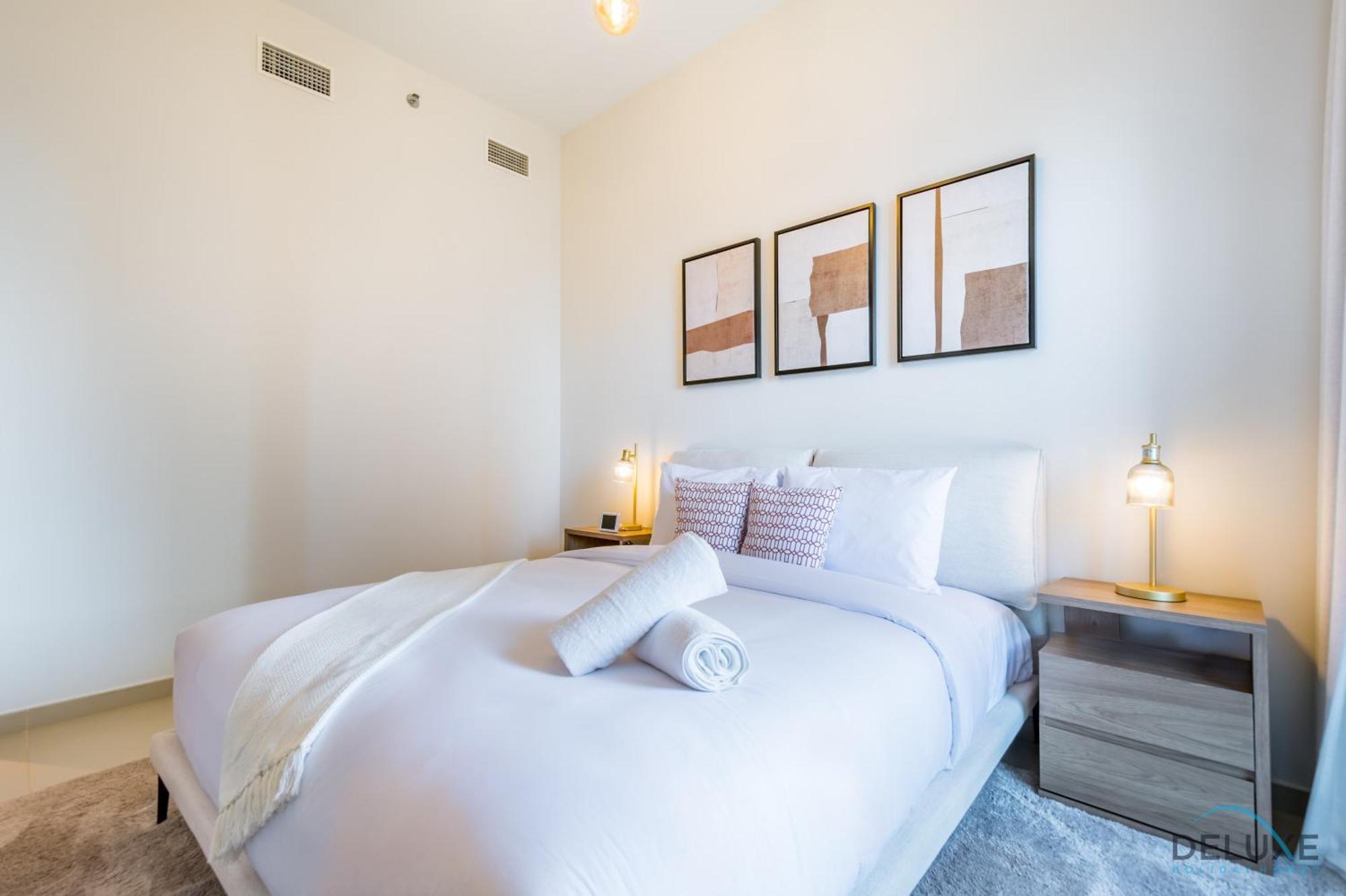 Sumptuous 3br With Assistant At Act One Act Two Tower 2 In Downtown By Deluxe Homes * Dubai