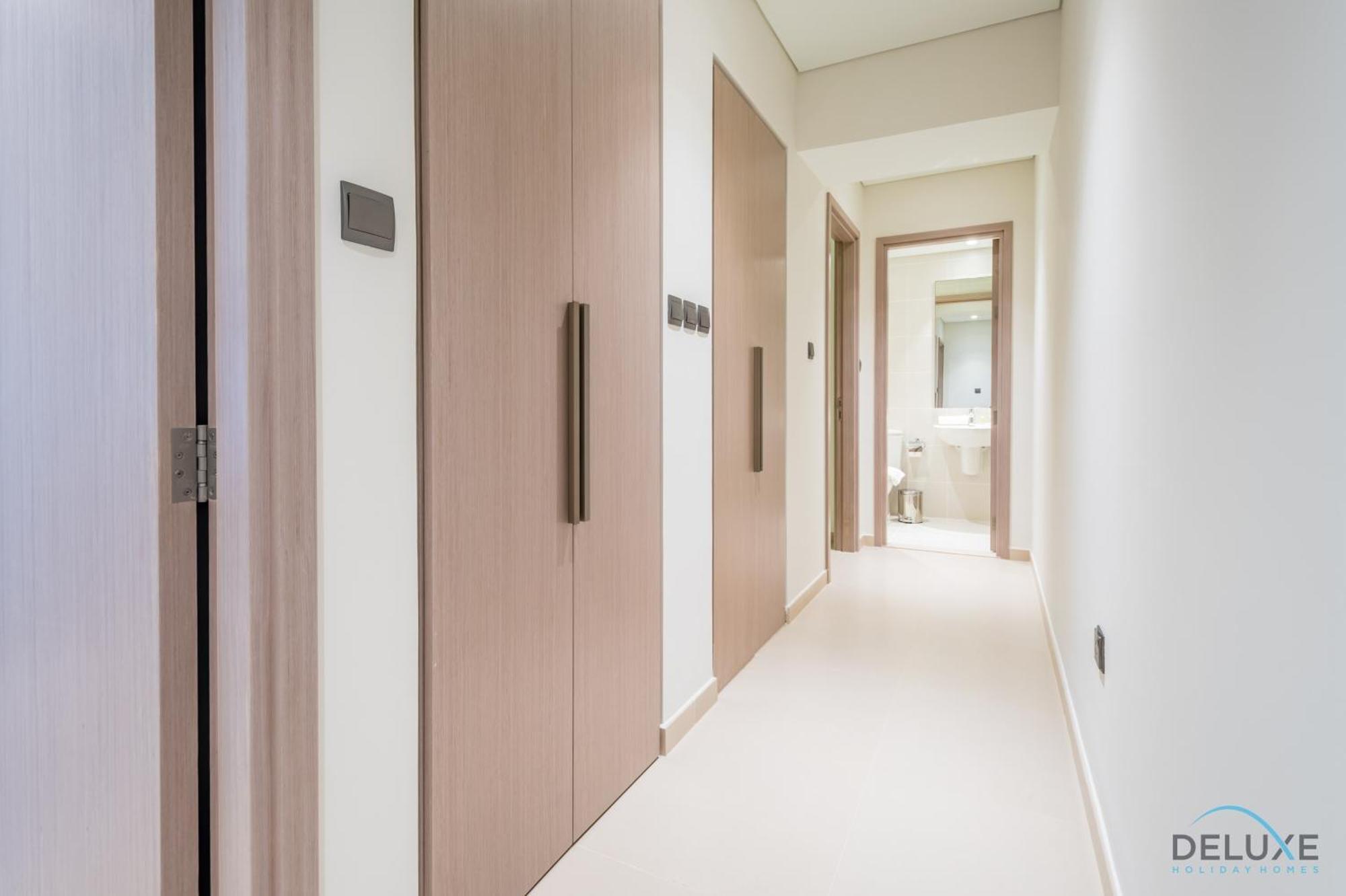 Sumptuous 3br With Assistant At Act One Act Two Tower 2 In Downtown By Deluxe Homes * Dubai