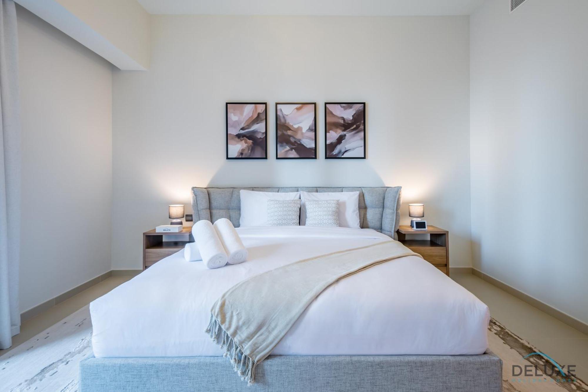 Sumptuous 3br With Assistant At Act One Act Two Tower 2 In Downtown By Deluxe Homes