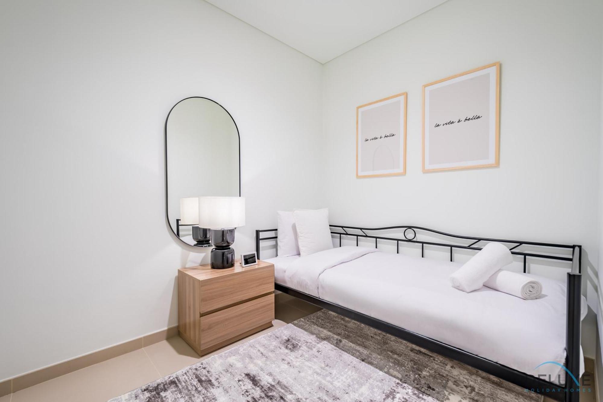 Sumptuous 3br With Assistant At Act One Act Two Tower 2 In Downtown By Deluxe Homes *