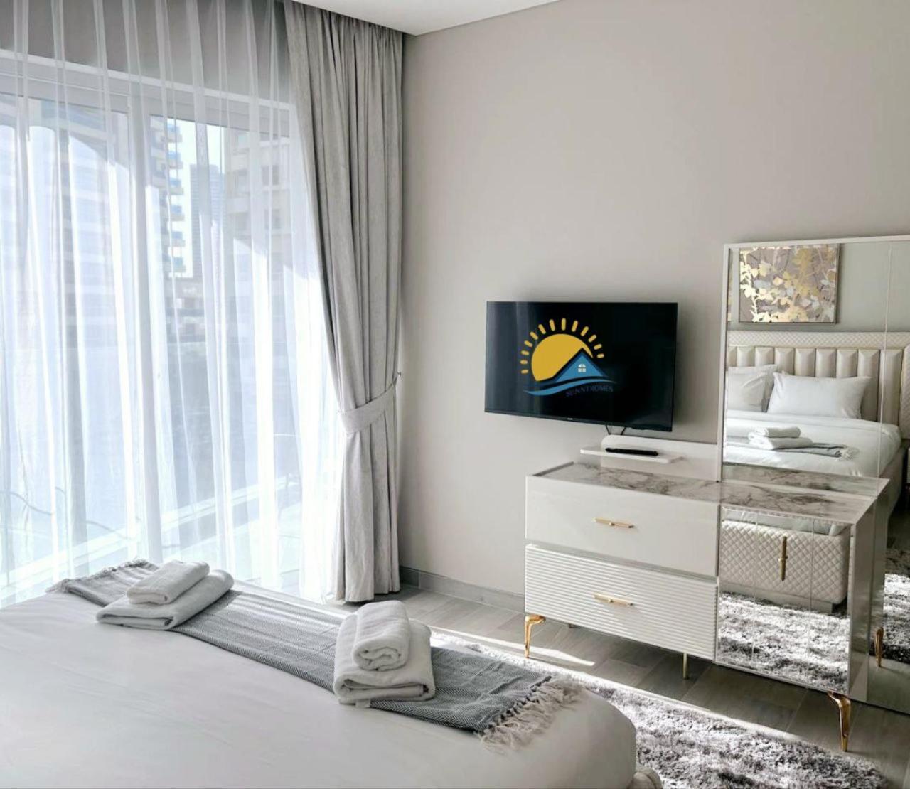 Apartment Marina Walk Gem Modern With Pool & Gym Access, Steps To & Metro