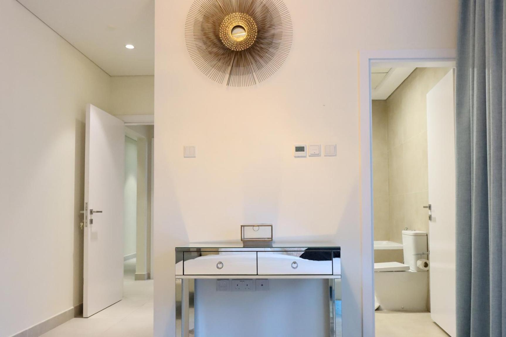 Livbnb - 2 Bedroom In Marina Arcade Apartment Dubai