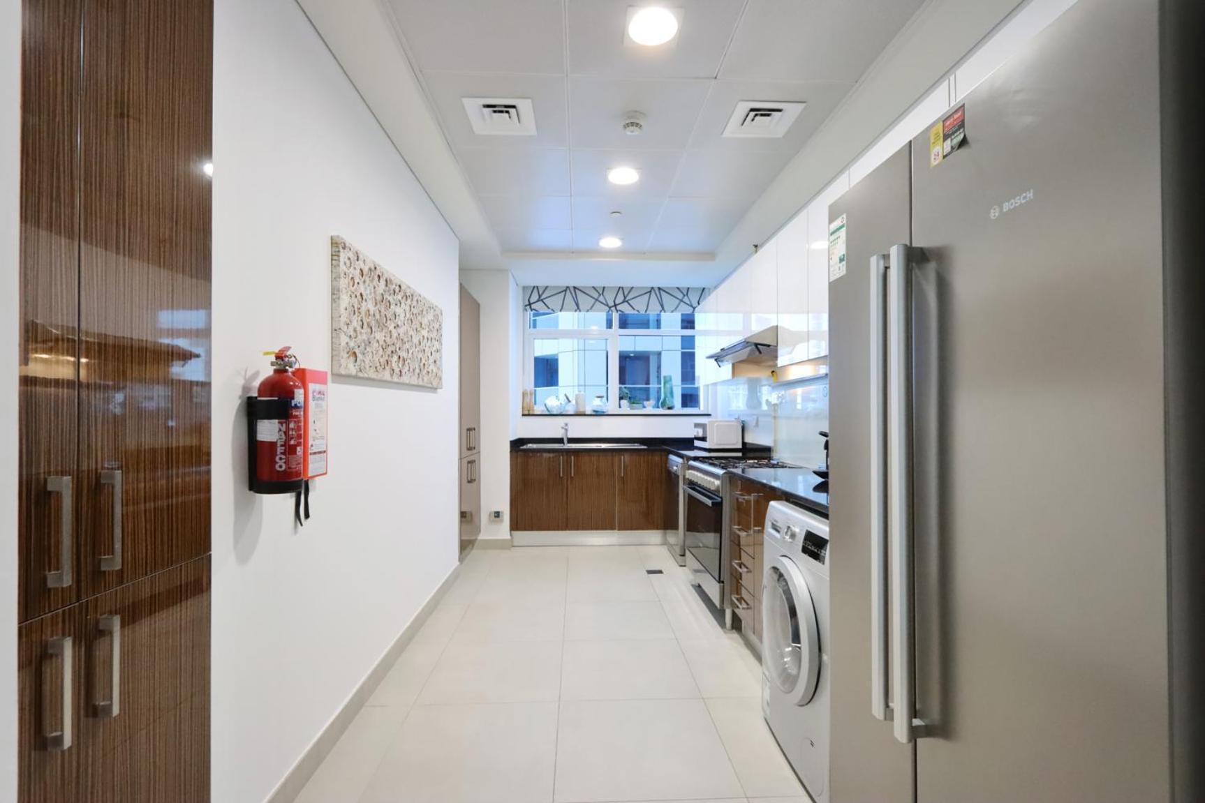 Livbnb - 2 Bedroom In Marina Arcade Apartment Dubai