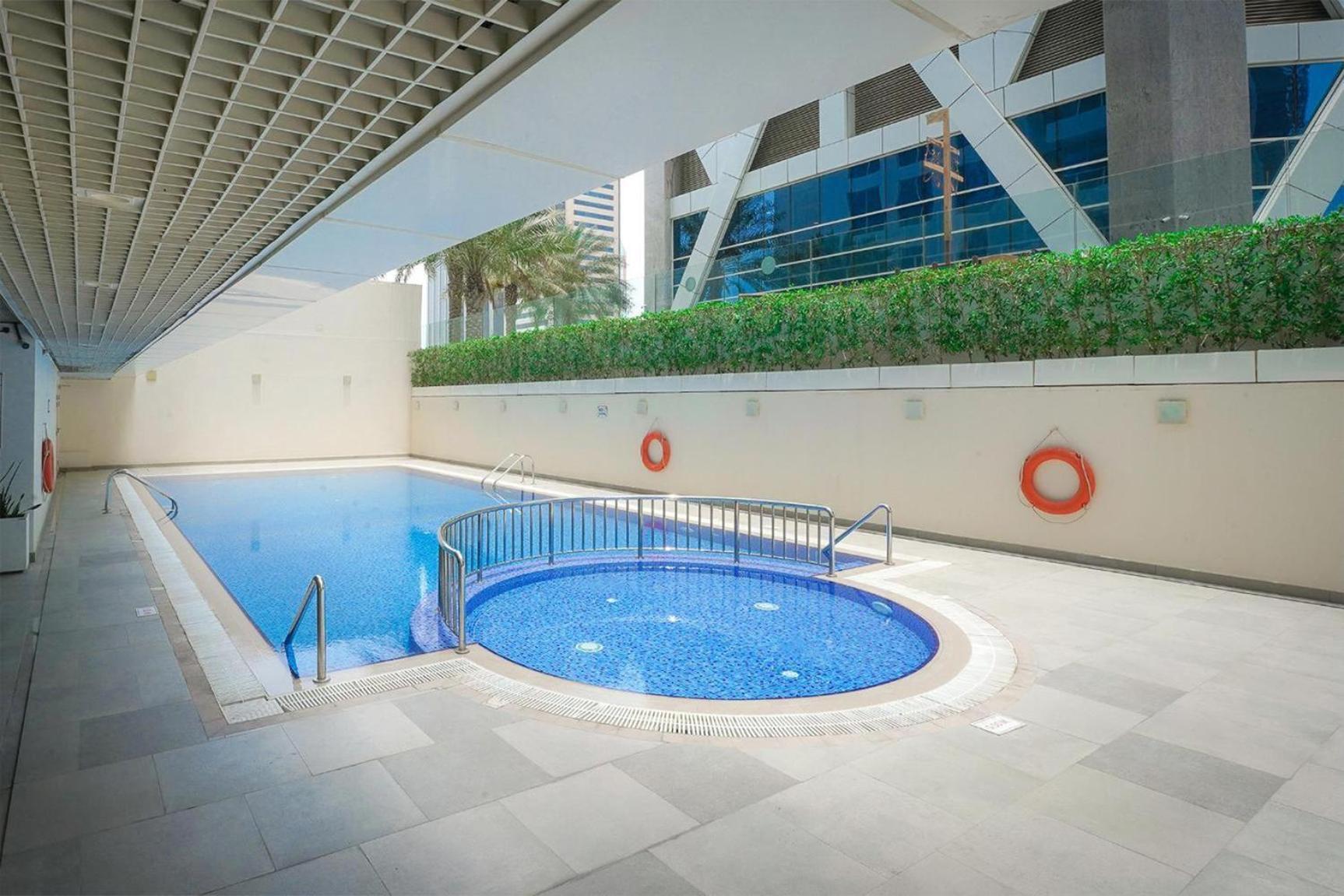 Livbnb - 2 Bedroom In Marina Arcade Apartment Dubai