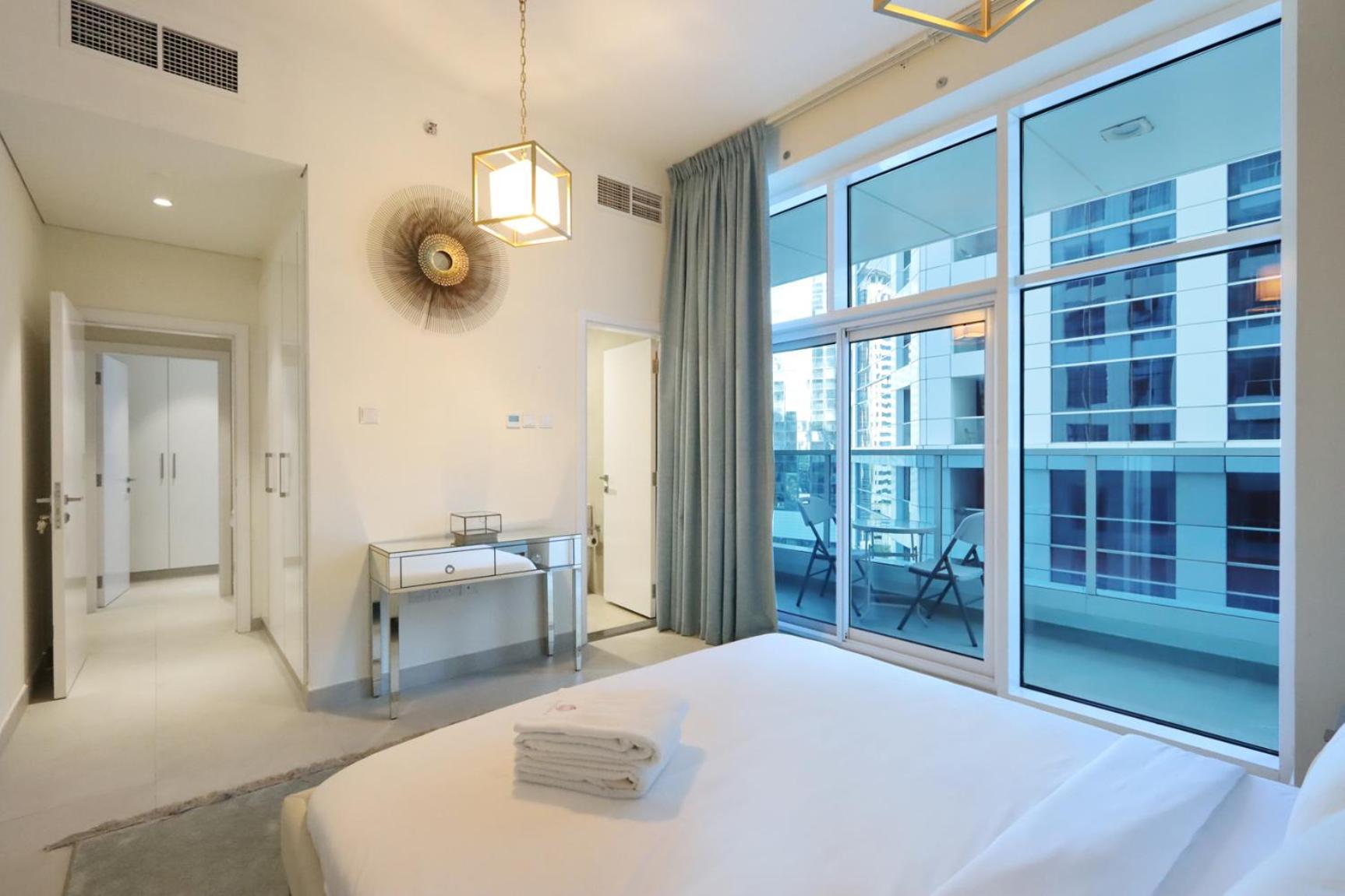 Livbnb - 2 Bedroom In Marina Arcade Apartment Dubai