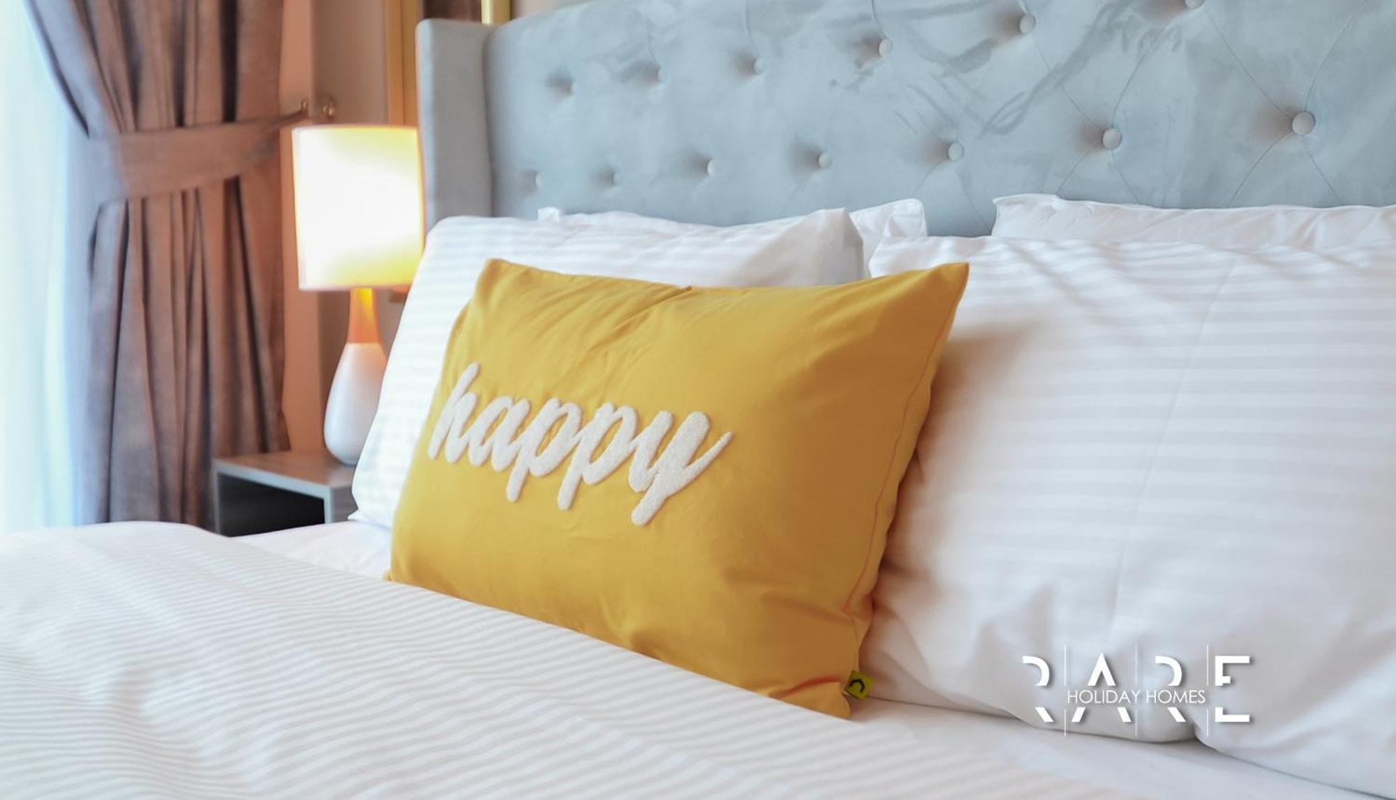 Apartment Rare Holiday Homes: Palm View Fendi In Damac Heights