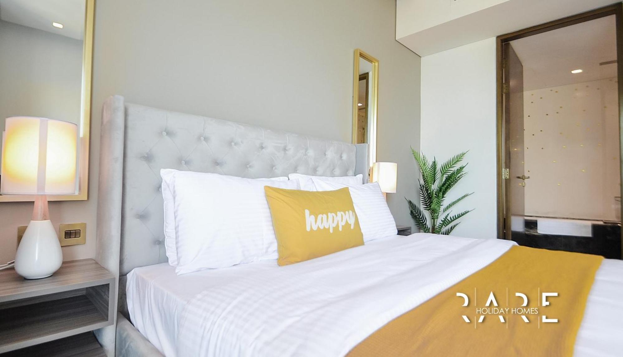 Apartment Rare Holiday Homes: Palm View Fendi In Damac Heights
