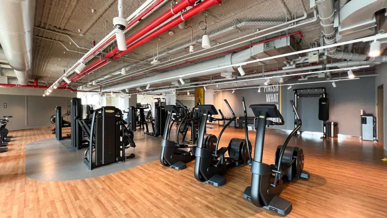 Elegant Escapes - 3b Burj View, Direct Mall Access Apartment