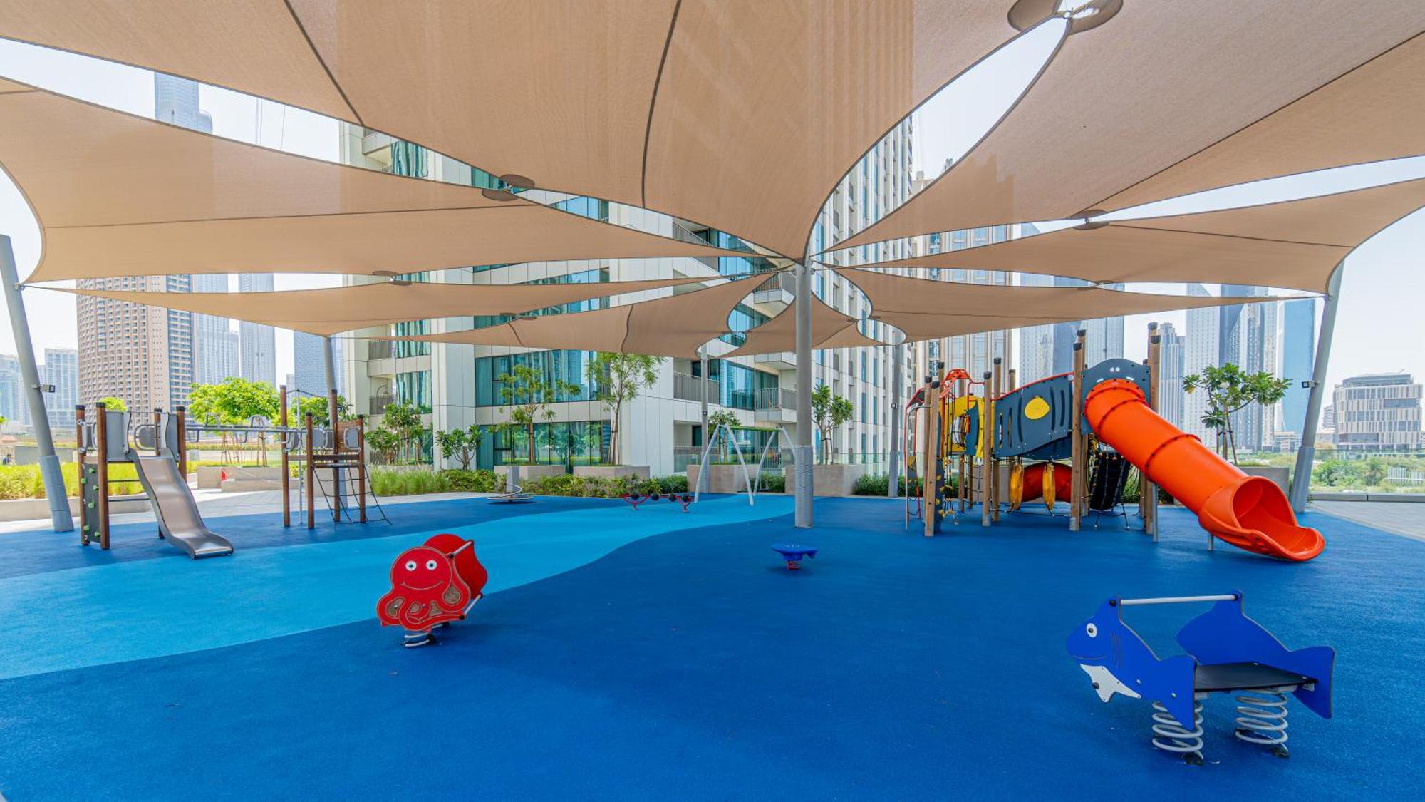 Elegant Escapes - 3b Burj View, Direct Mall Access Apartment