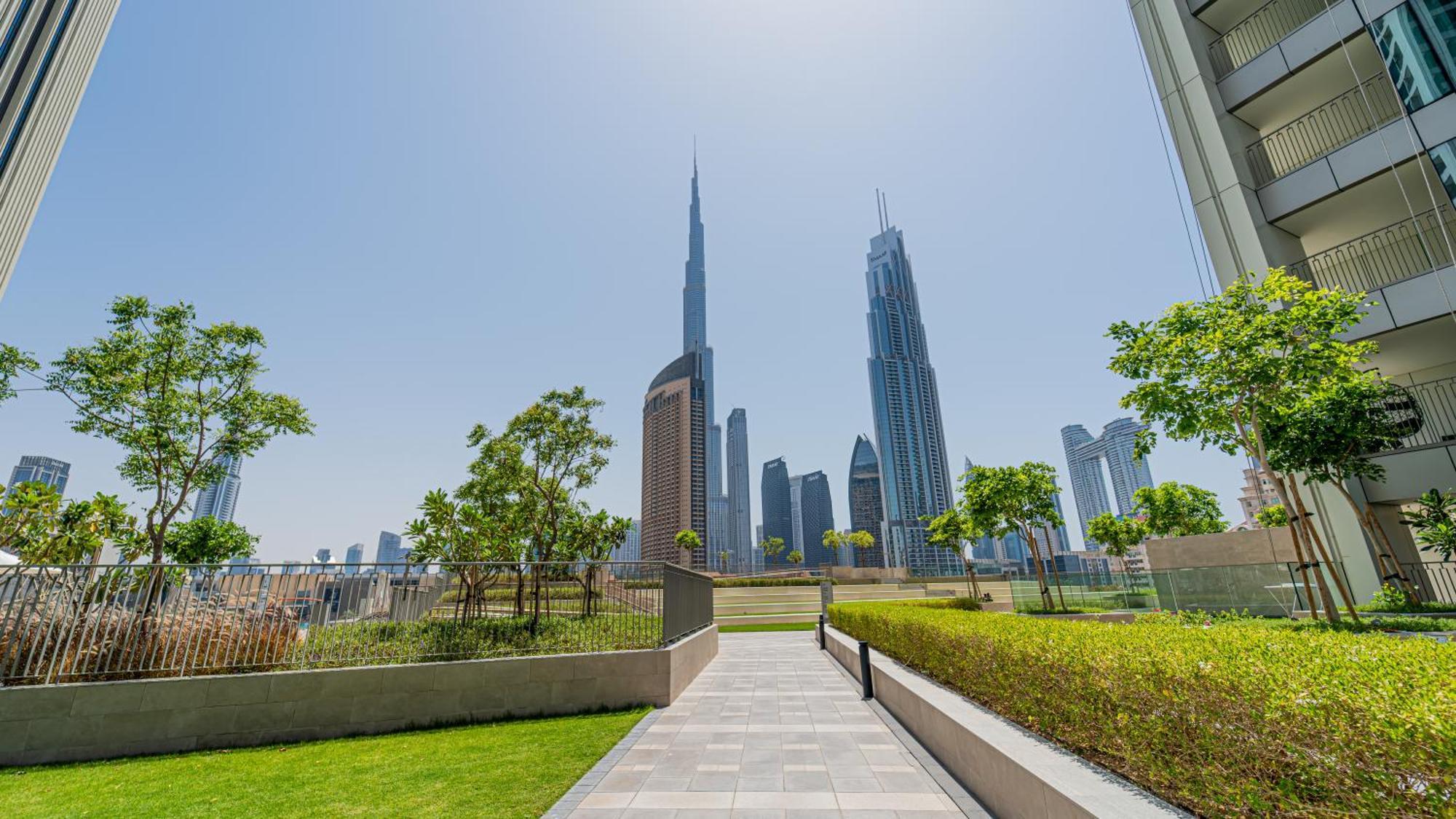 Elegant Escapes - 3b Burj View, Direct Mall Access Apartment Dubai
