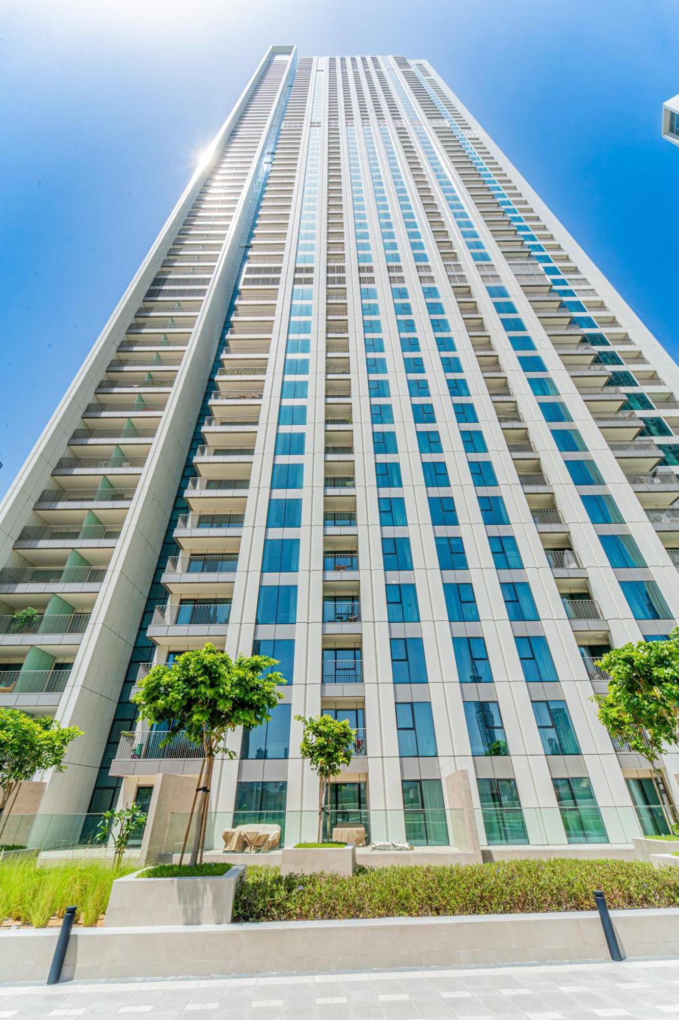 Elegant Escapes - 3b Burj View, Direct Mall Access Apartment *
