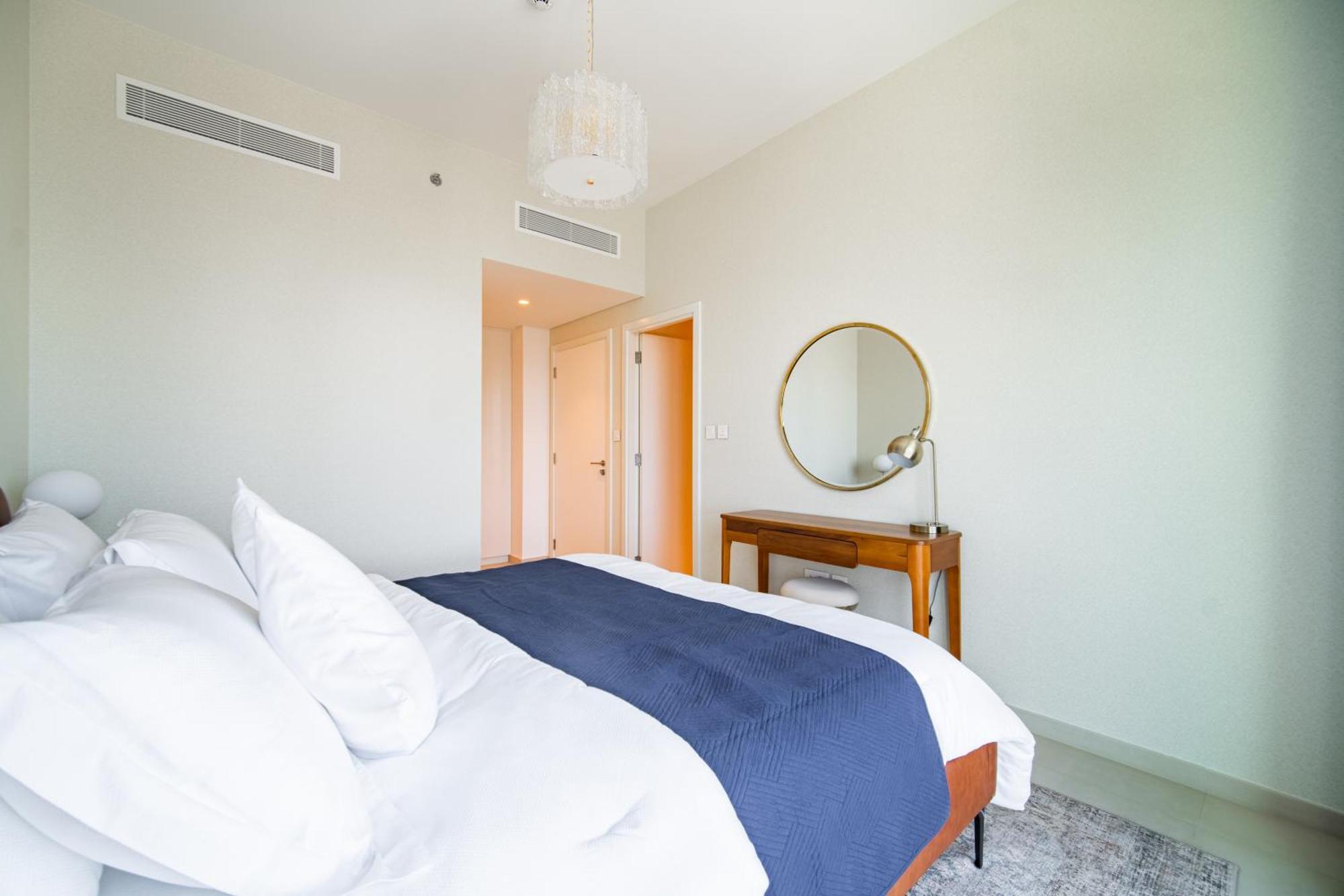 Elegant Escapes - 3b Burj View, Direct Mall Access Apartment Dubai