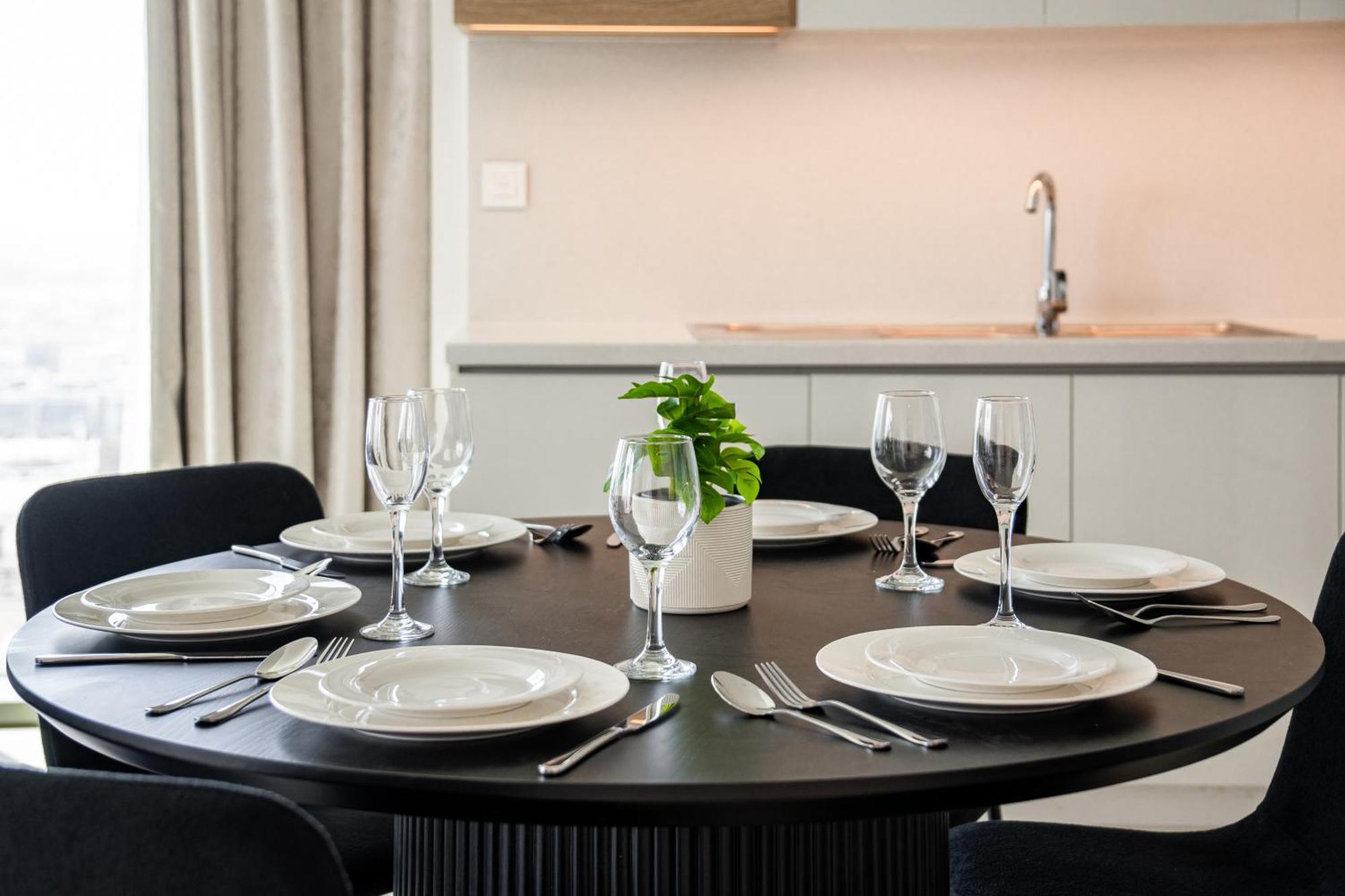 Elegant Escapes - 3b Burj View, Direct Mall Access Dubai
