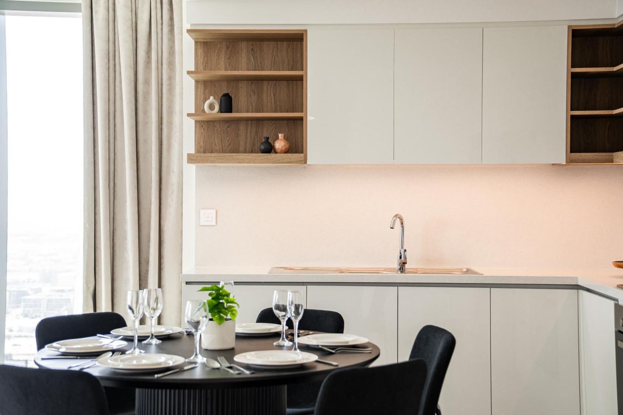 Elegant Escapes - 3b Burj View, Direct Mall Access Apartment Dubai