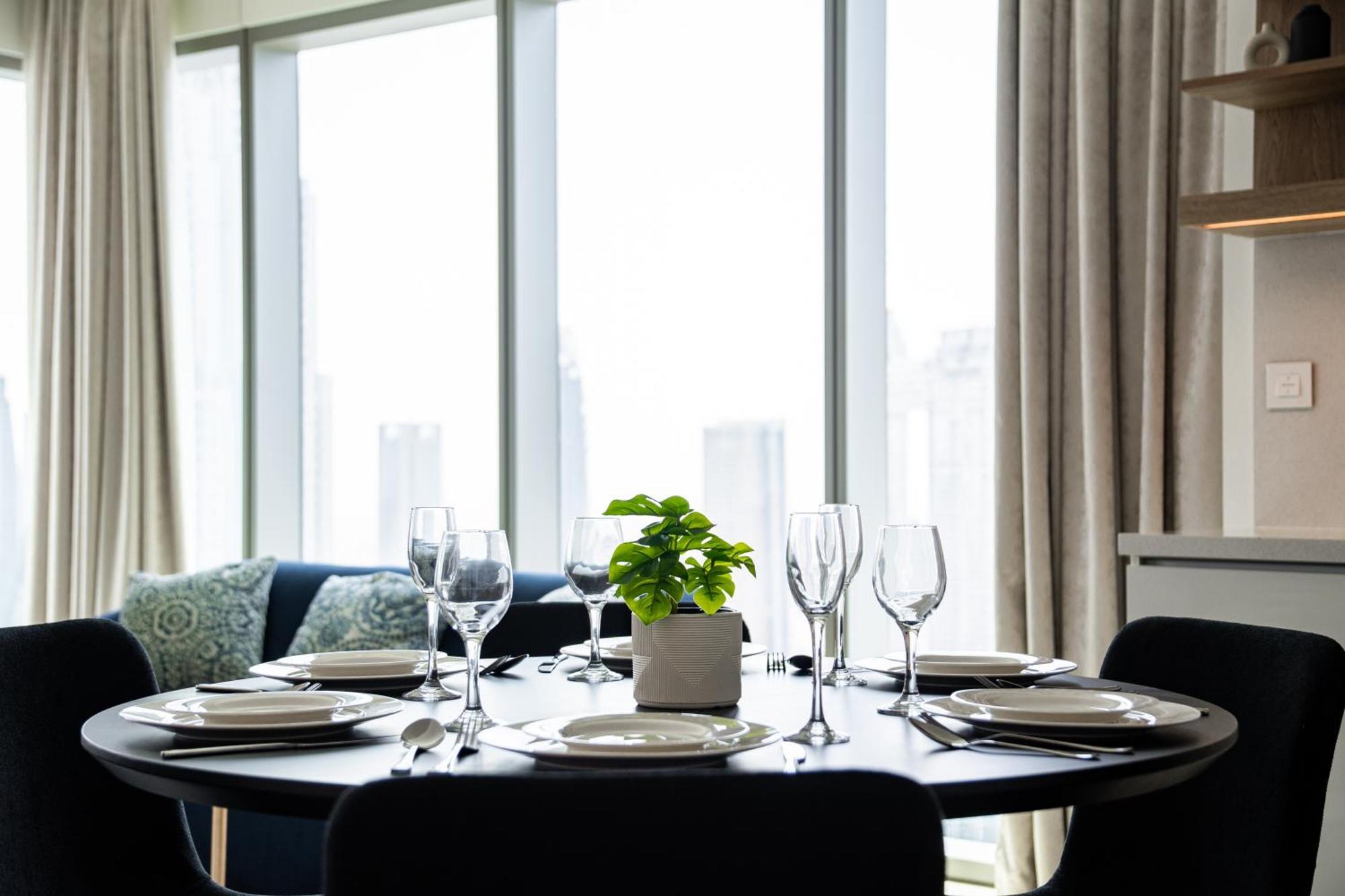 Elegant Escapes - 3b Burj View, Direct Mall Access Apartment *