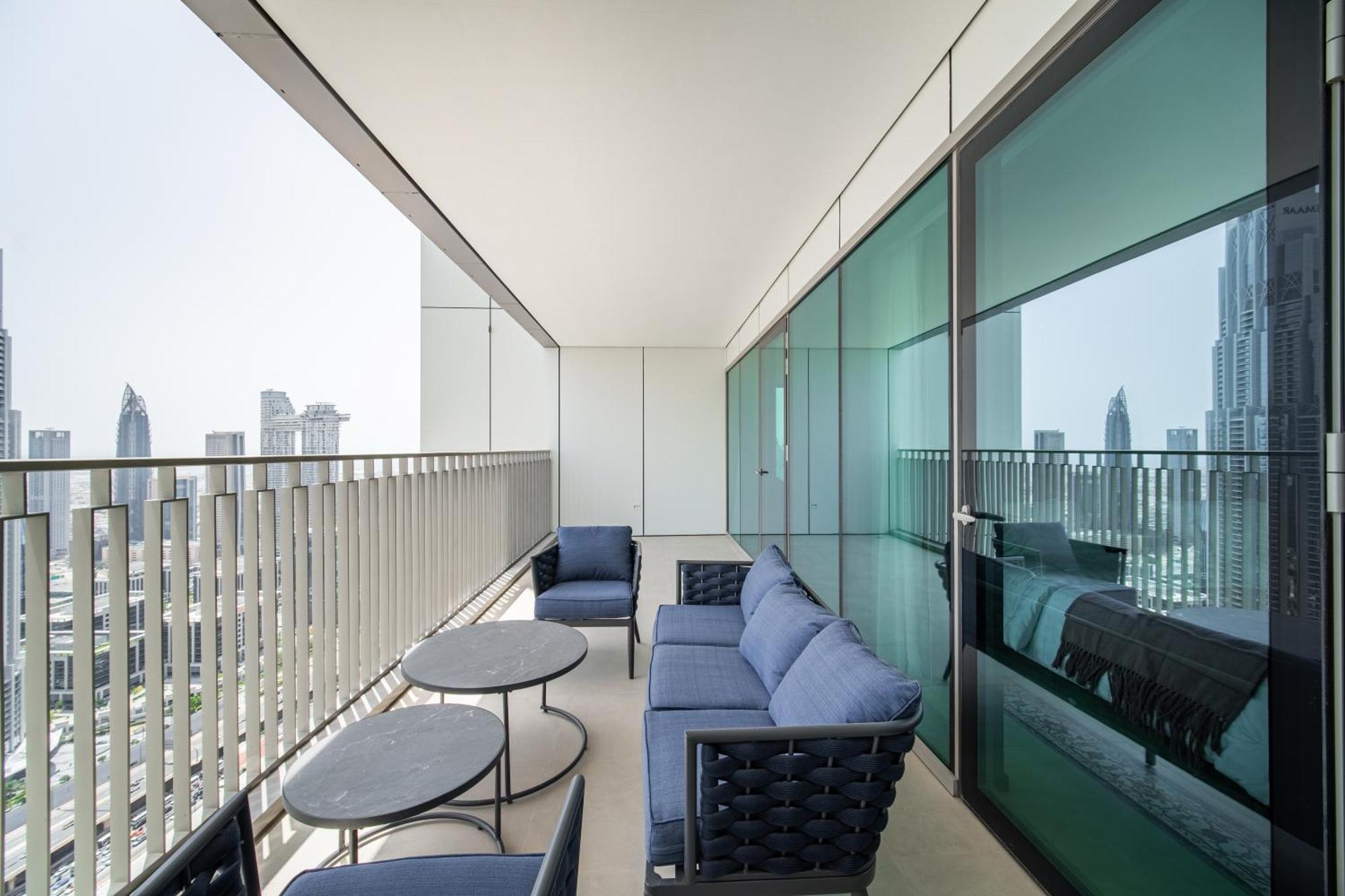 Elegant Escapes - 3b Burj View, Direct Mall Access Apartment
