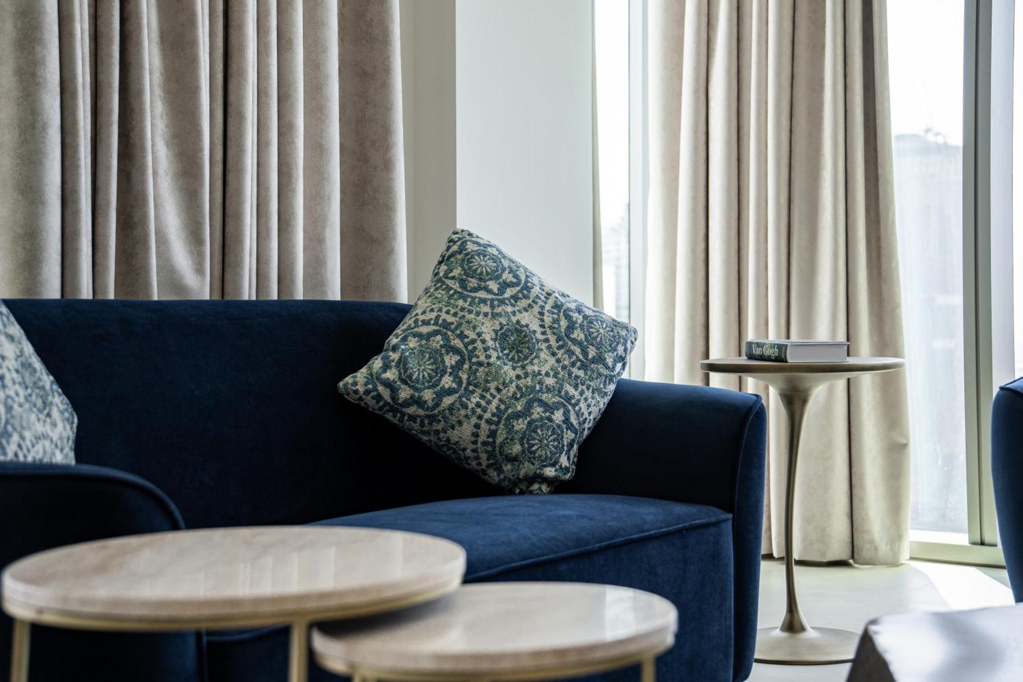Apartment Elegant Escapes - 3b Burj View, Direct Mall Access *