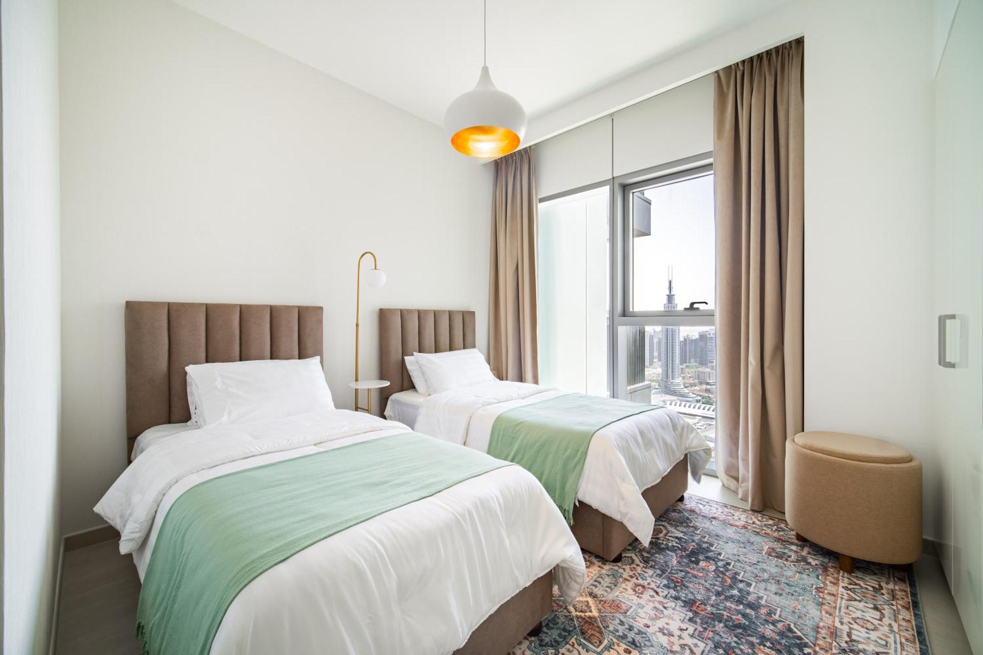Elegant Escapes - 3b Burj View, Direct Mall Access Dubai