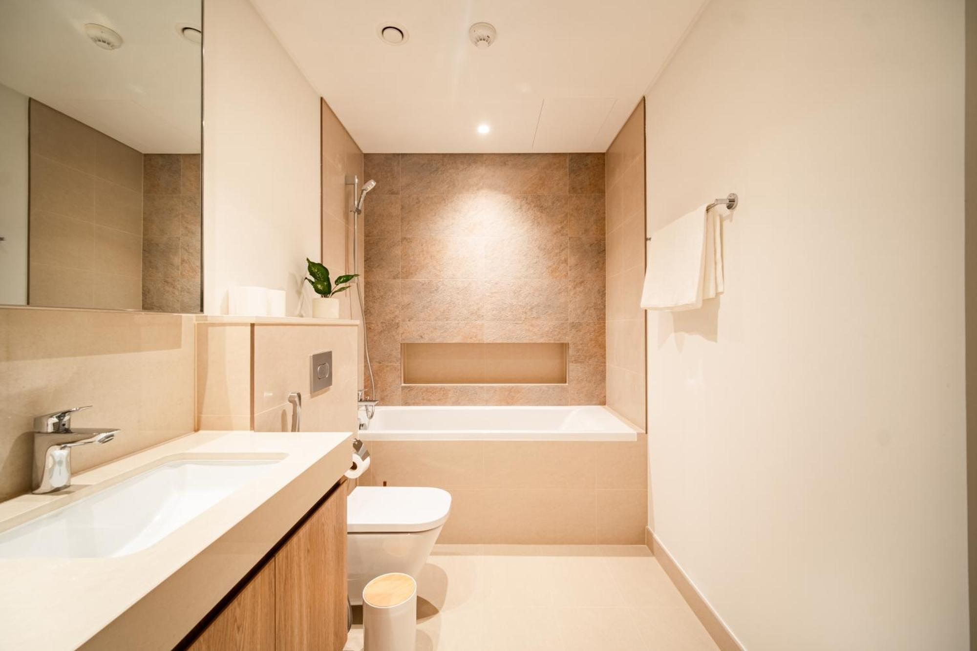 Elegant Escapes - 3b Burj View, Direct Mall Access *