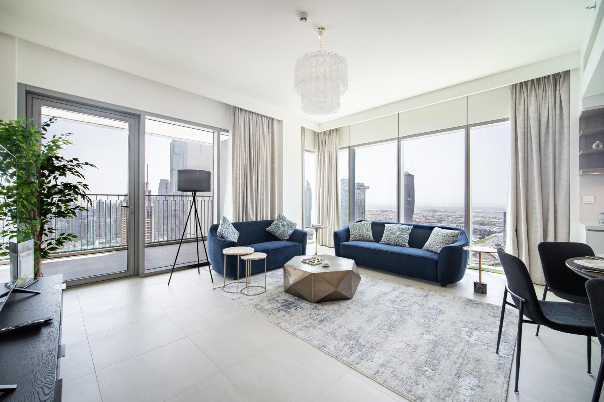 Elegant Escapes - 3b Burj View, Direct Mall Access Apartment