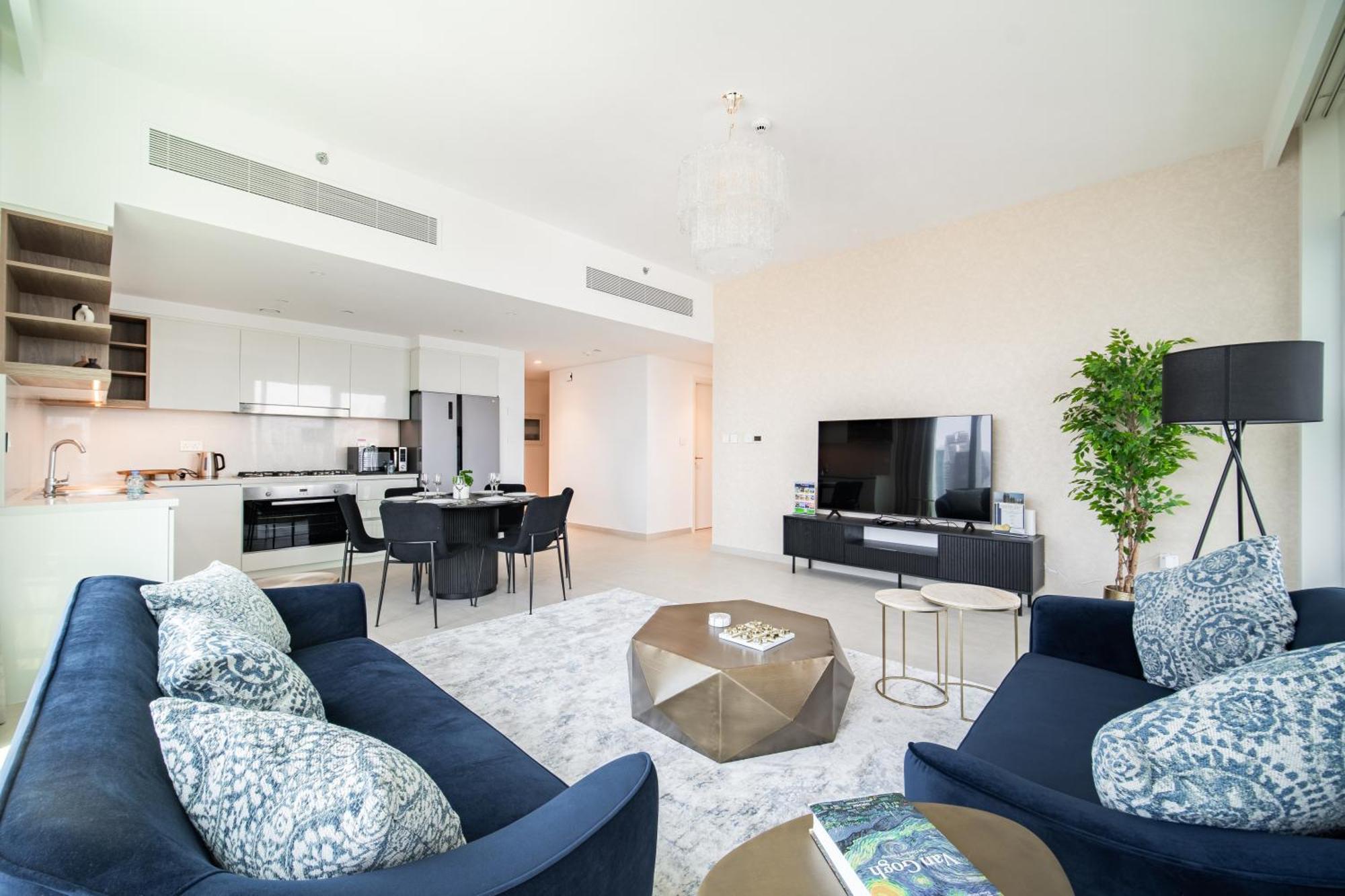 Elegant Escapes - 3b Burj View, Direct Mall Access Apartment