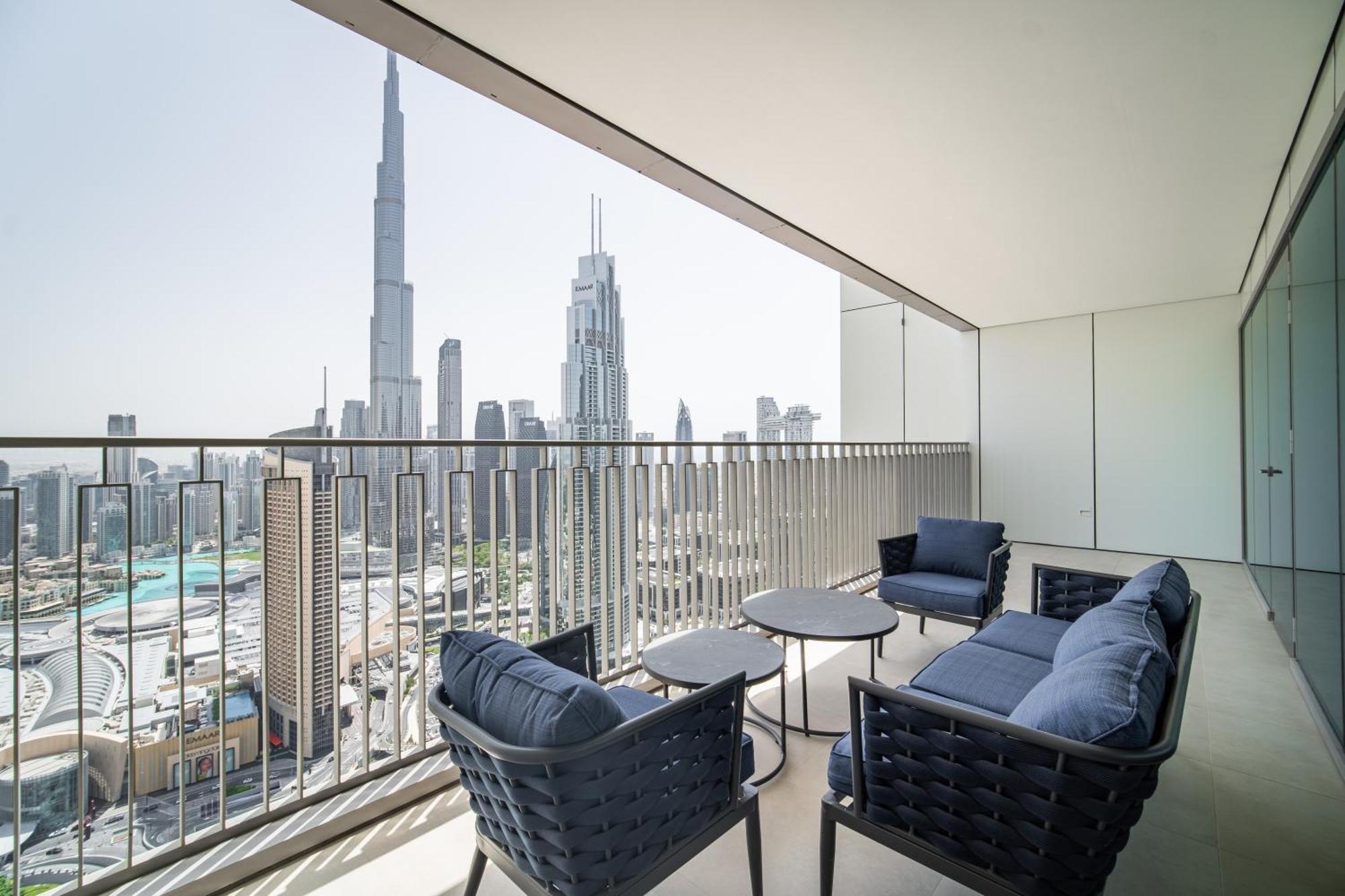 Elegant Escapes - 3b Burj View, Direct Mall Access Apartment *