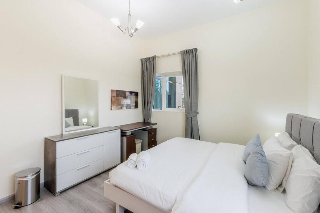 Apartment 1 Bed Modern In Axis 8 *