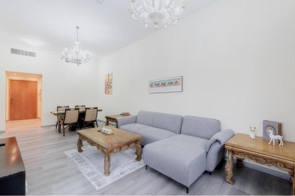 Apartment 1 Bed Modern In Axis 8 Dubai