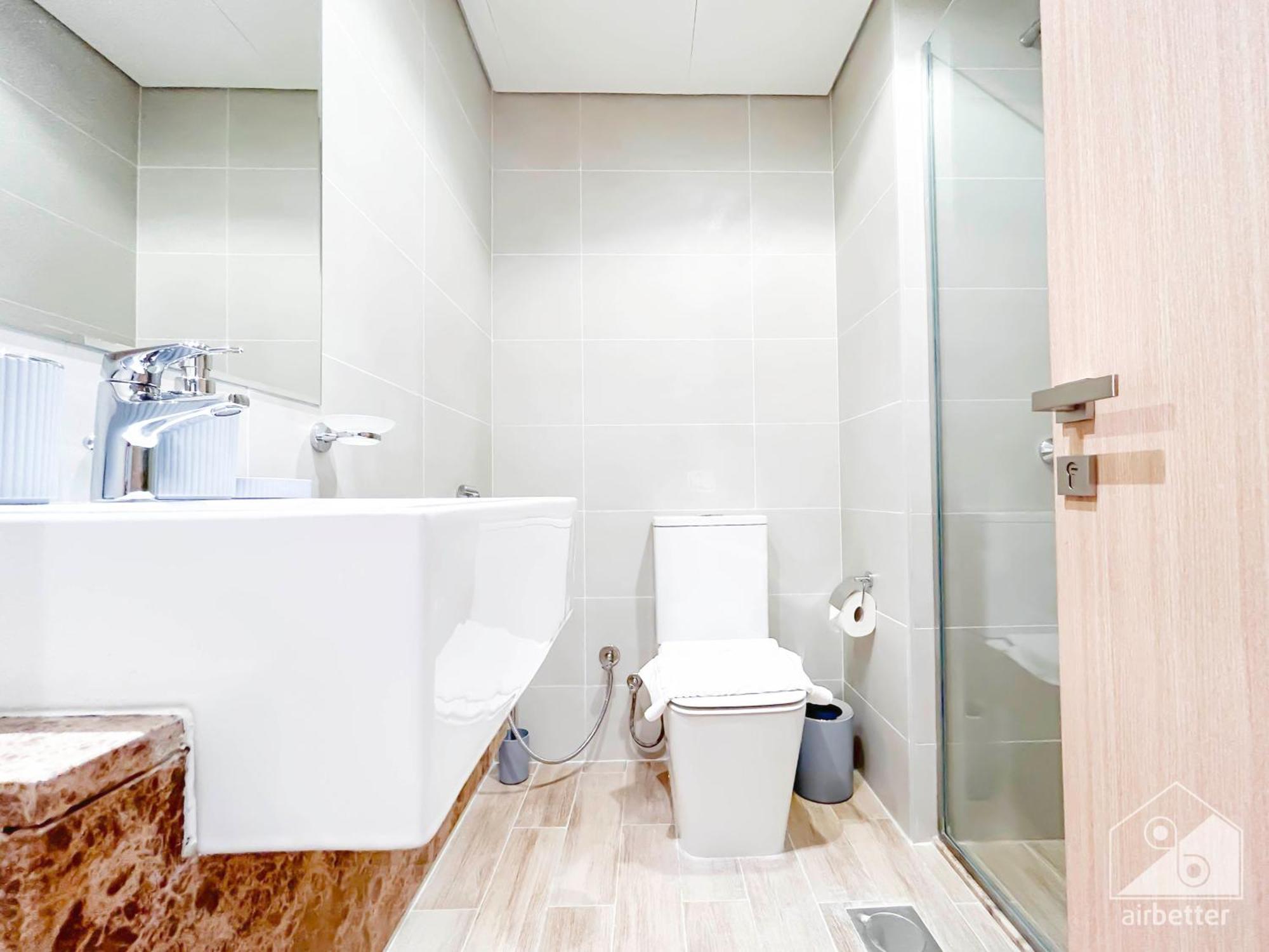 Apartment Luxury 1-br In Rukan: Skyline Views!