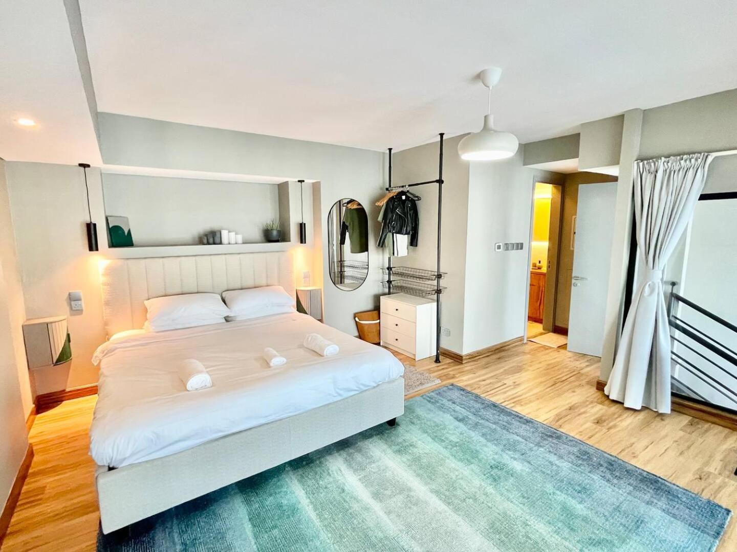 Penthouse Paradise Duplex Loft W Skyline Views *