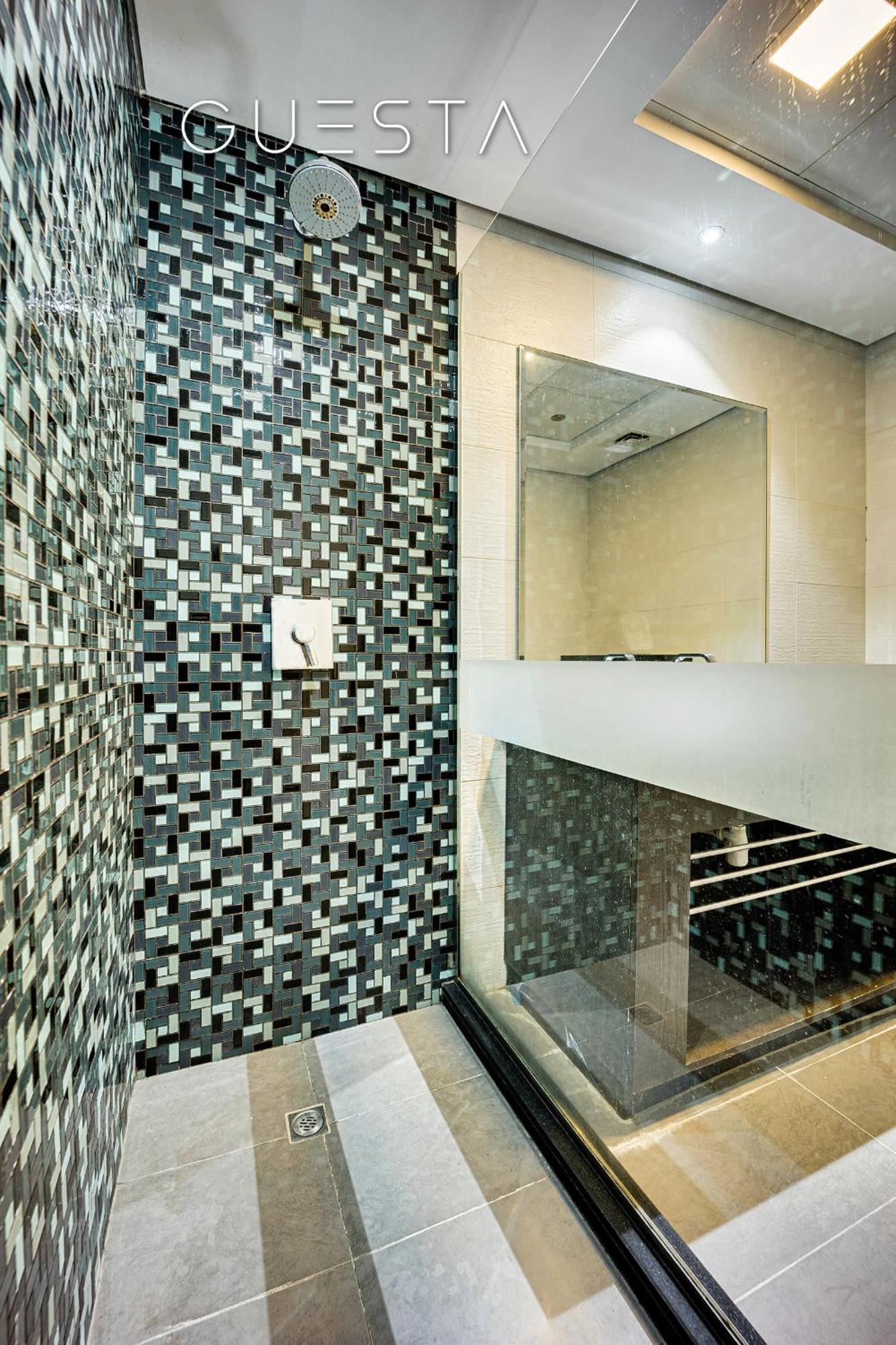 Cayan Tower, Marina Apartment Dubai