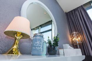 Fam Living - Walk - Urban Staycations Apartment