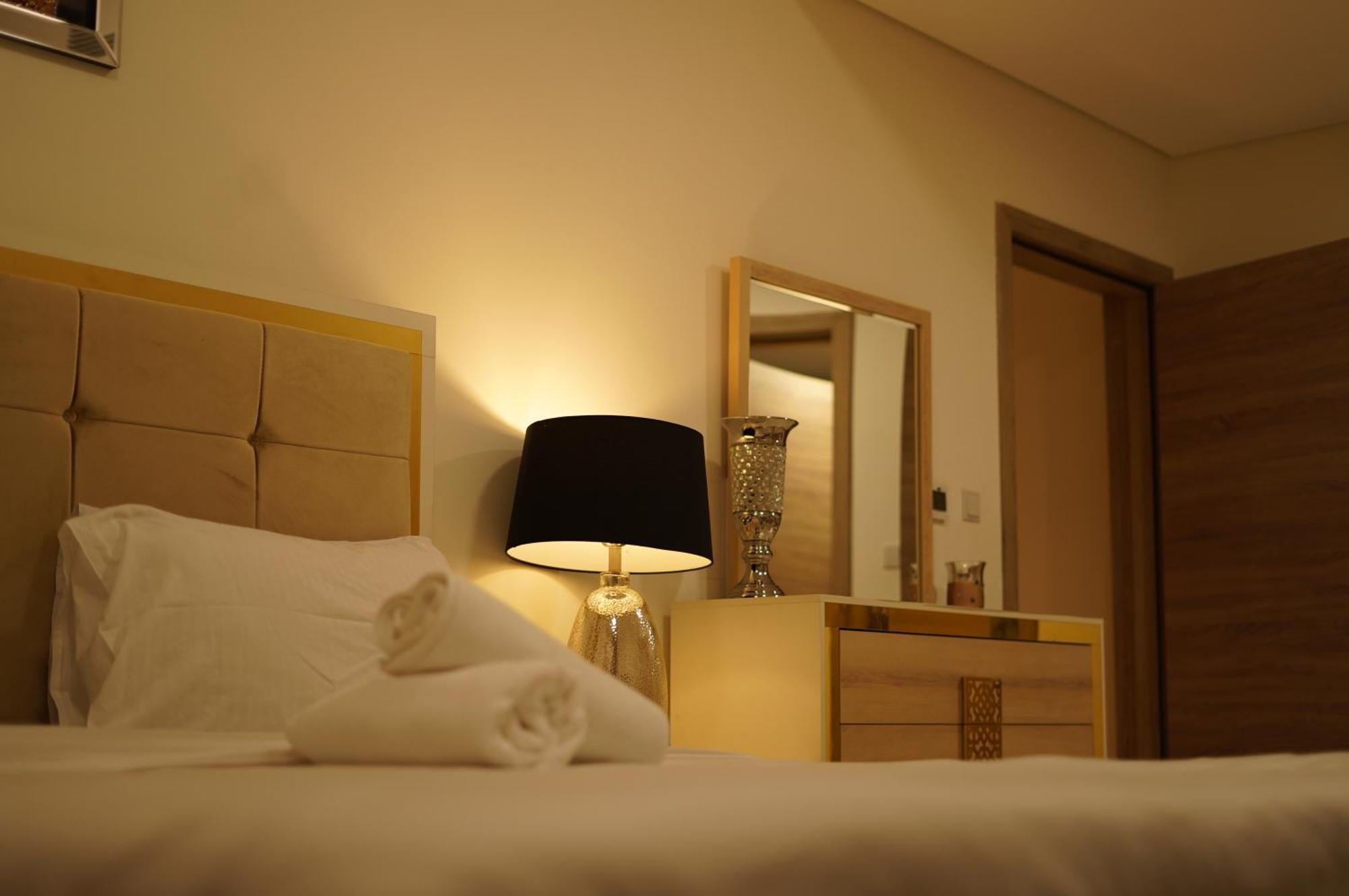 Apartment Brown Stone - Mirdif Hills Airport *