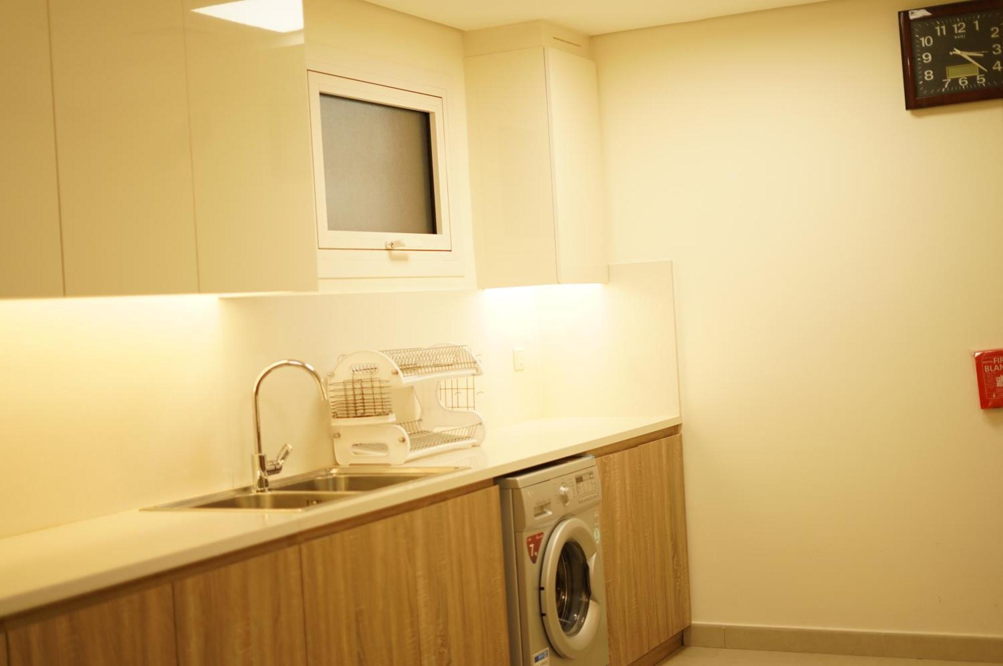 Brown Stone - Mirdif Hills Airport Apartment *