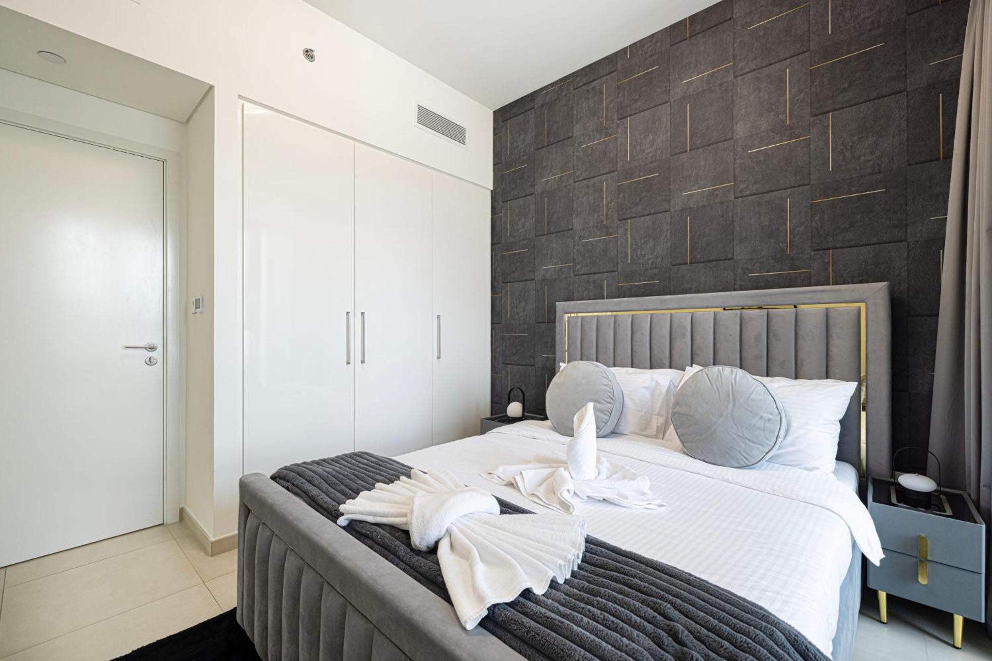 Full Burj Khalifa View 2br With Mall Connection In Downtown Apartment