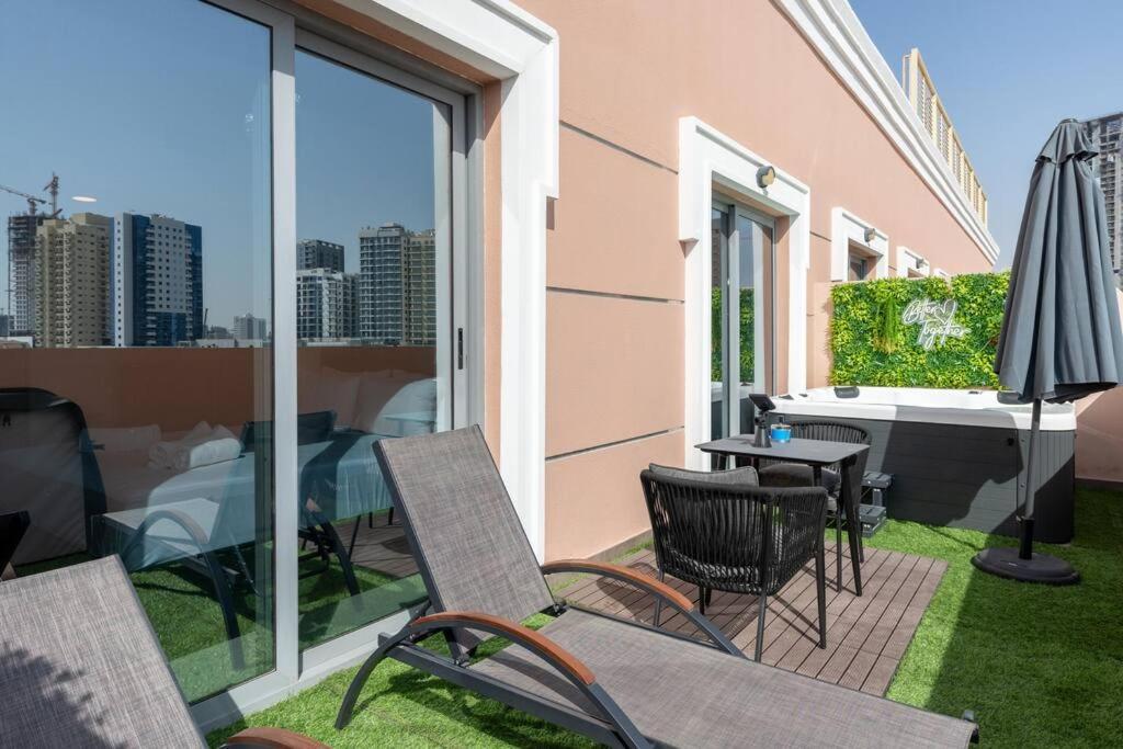 Private Jacuzzi - 1 Bedroom - Jvc Apartment Dubai