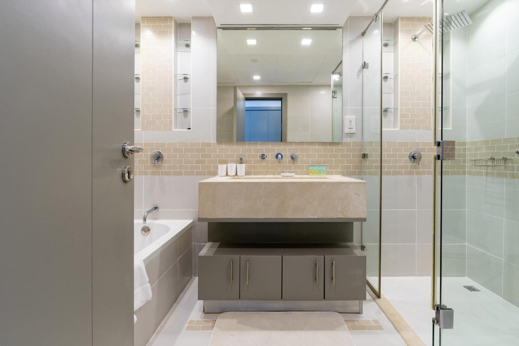 Elegant Spacious Great Location Marina View * Dubai