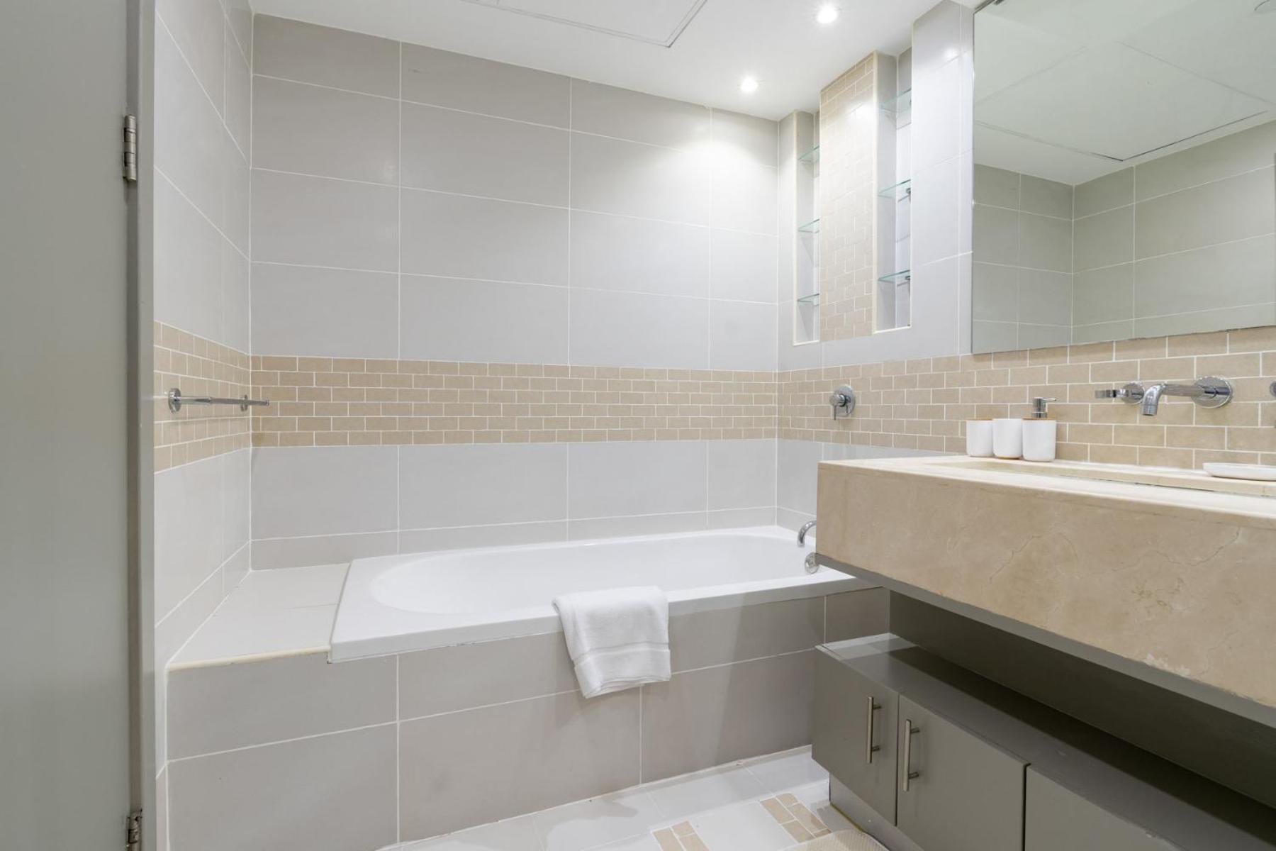 Apartment Elegant Spacious Great Location Marina View