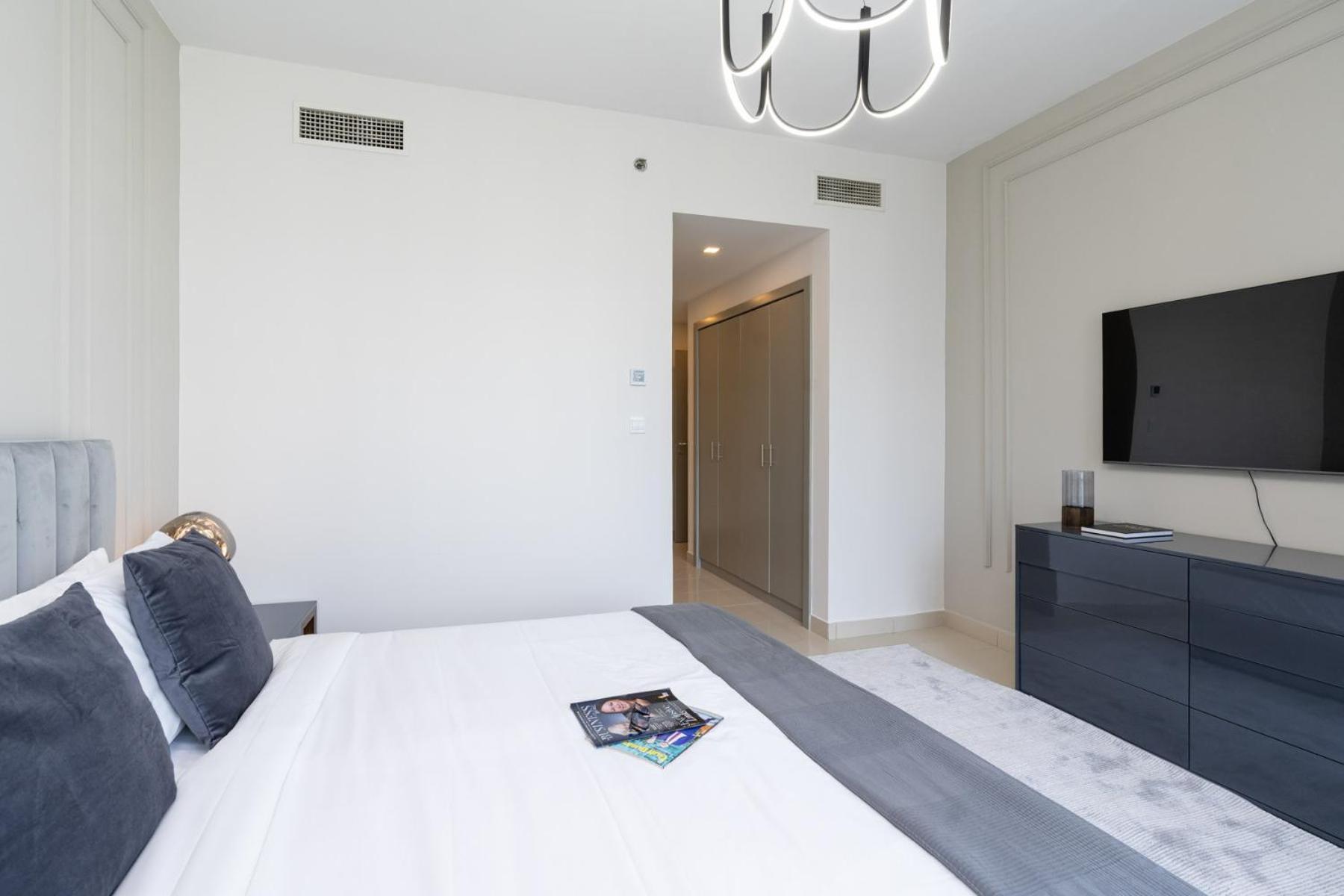 Elegant Spacious Great Location Marina View Apartment Dubai