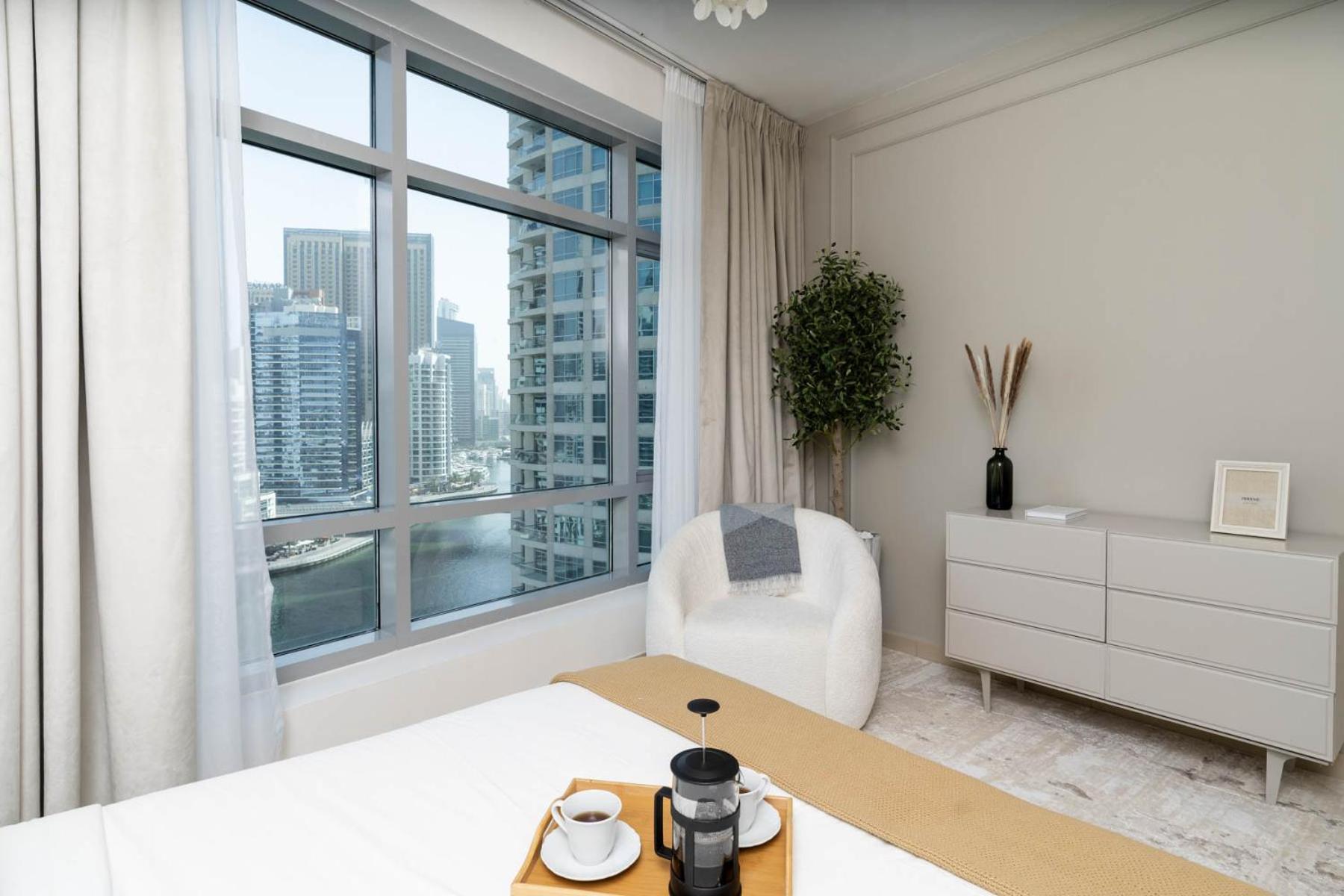 Elegant Spacious Great Location Marina View