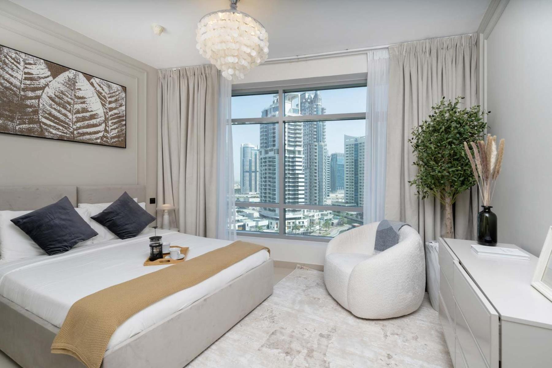 Elegant Spacious Great Location Marina View Apartment *