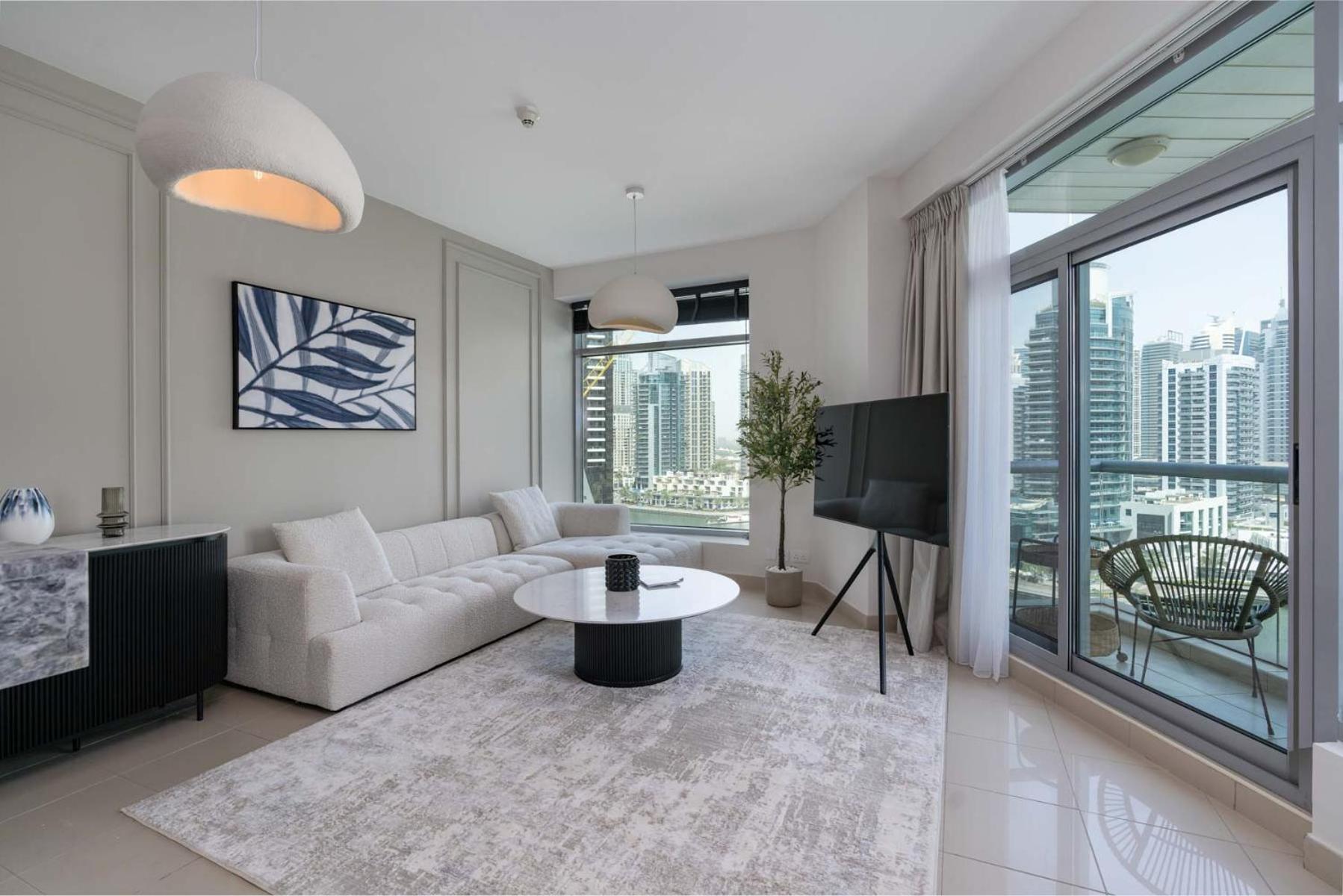 Elegant Spacious Great Location Marina View