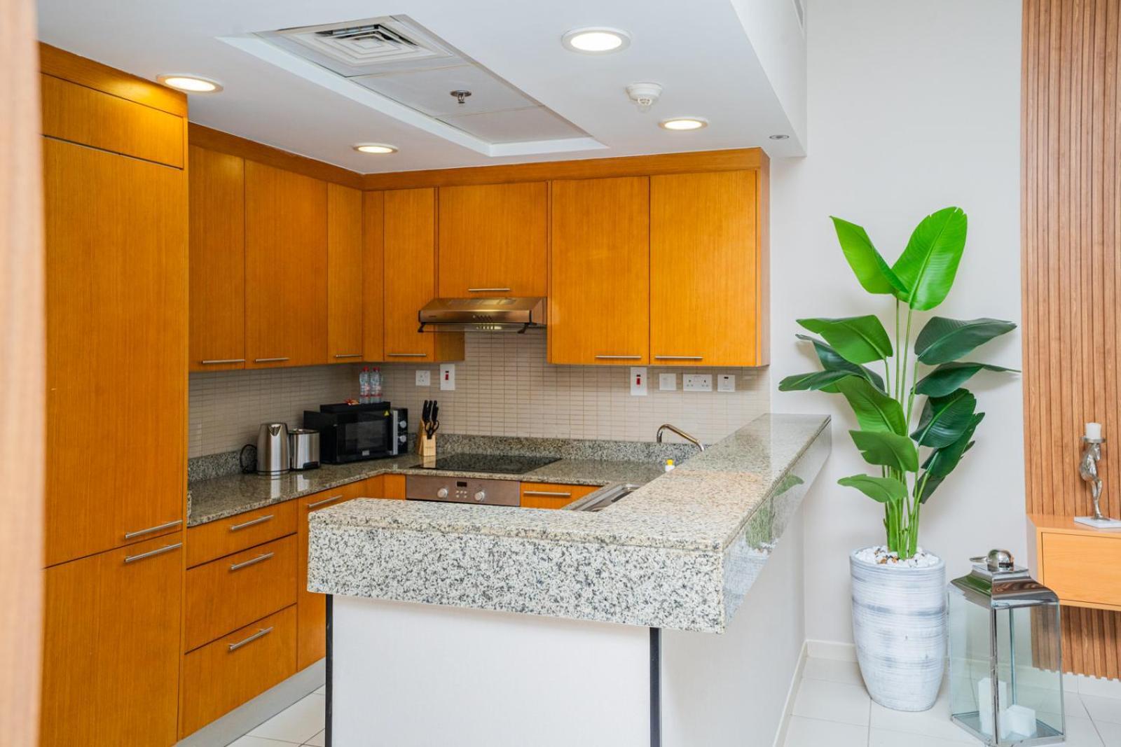 Daire Escape 24 Homes - Bay Square - Business Bay Dubai