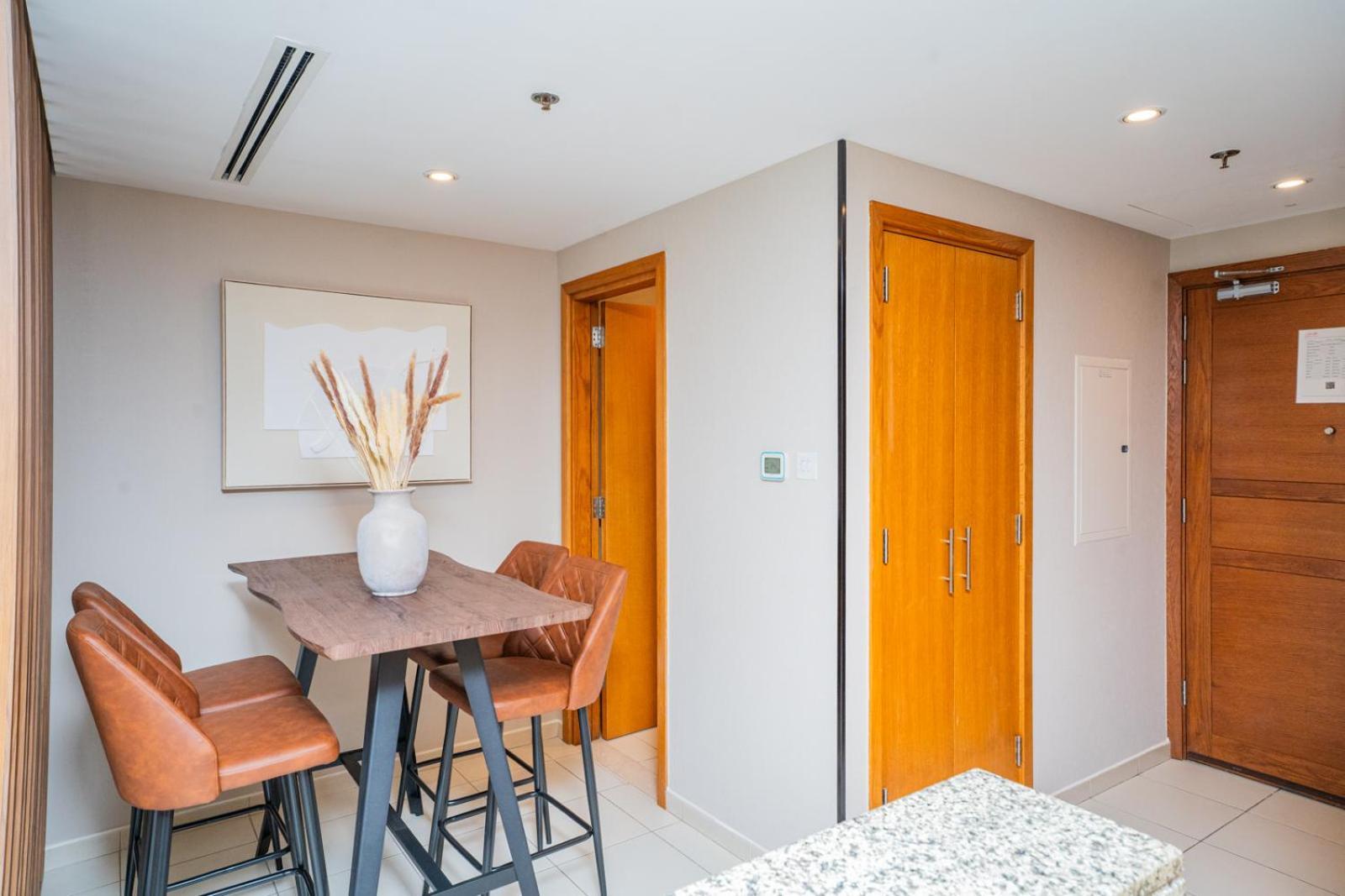Daire Escape 24 Homes - Bay Square - Business Bay